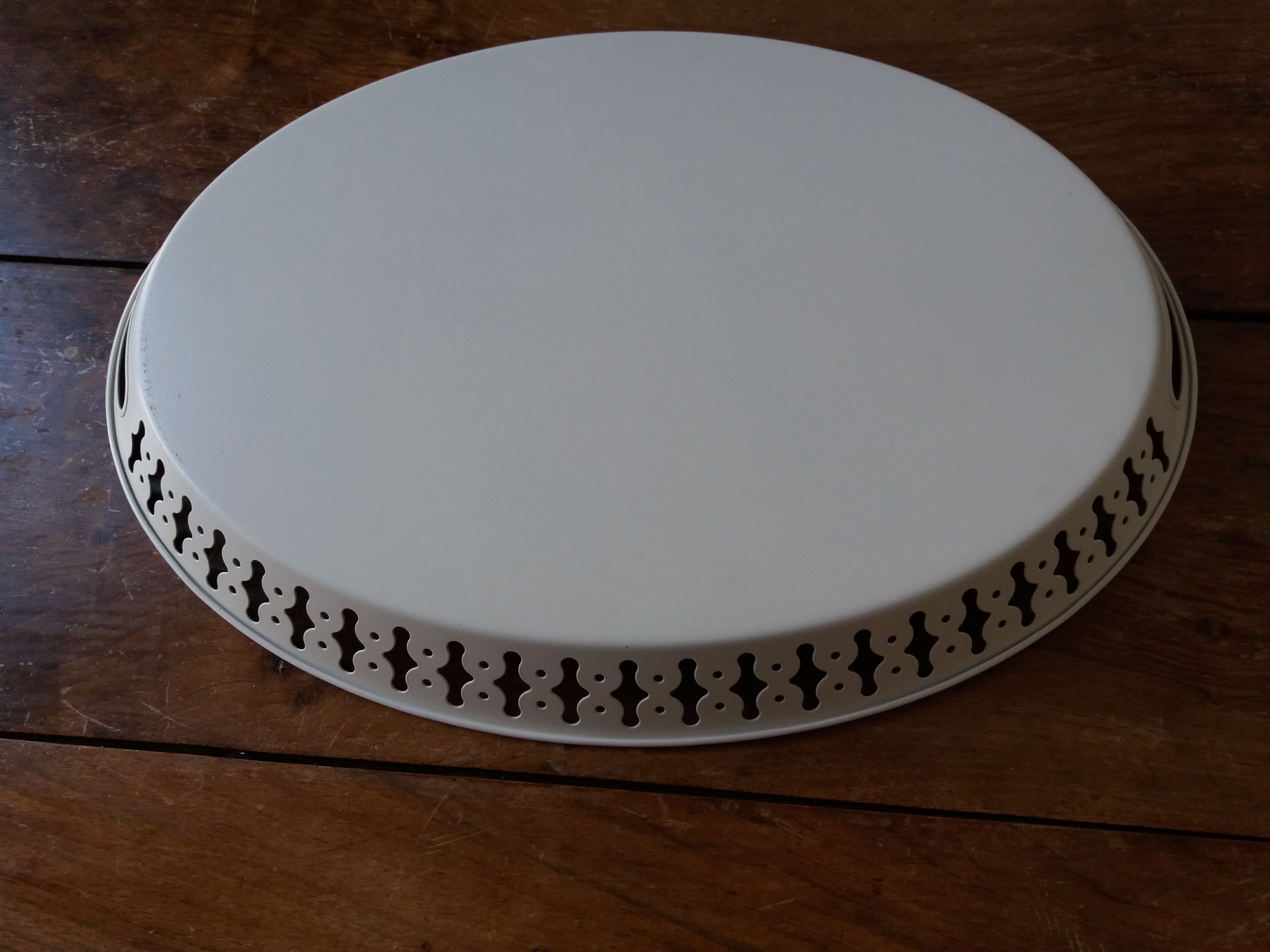 Oval tray in enamelled sheet metal with gallery