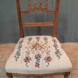Chaise basse tapissée