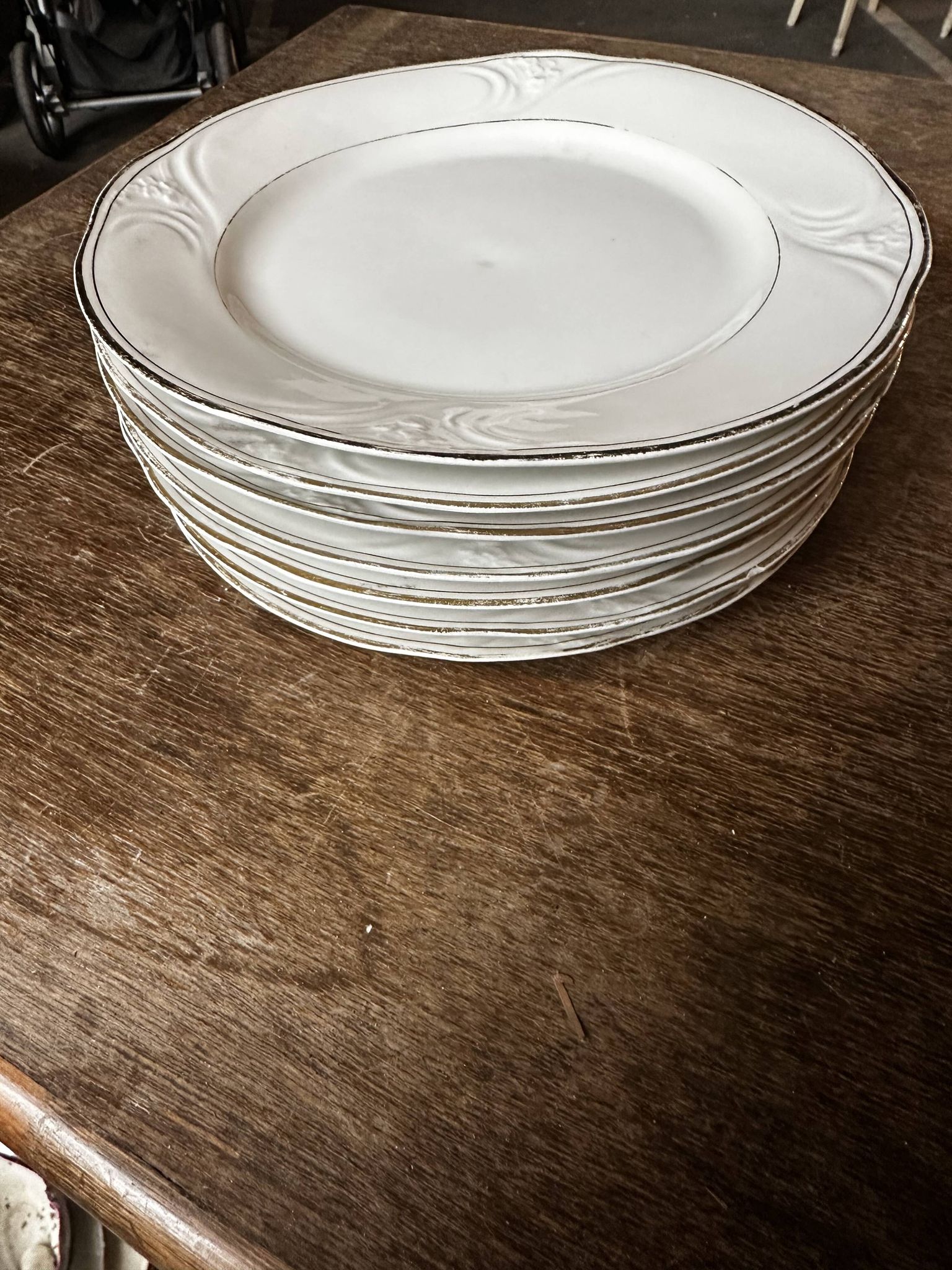 6 porcelain plates Art Nouveau period White and gold border - Diameter 23 cm