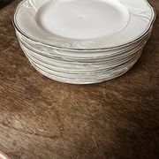 6 porcelain plates Art Nouveau period White and gold border - Diameter 23 cm