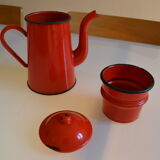 Vintage coffee maker in red and black enamelled sheet