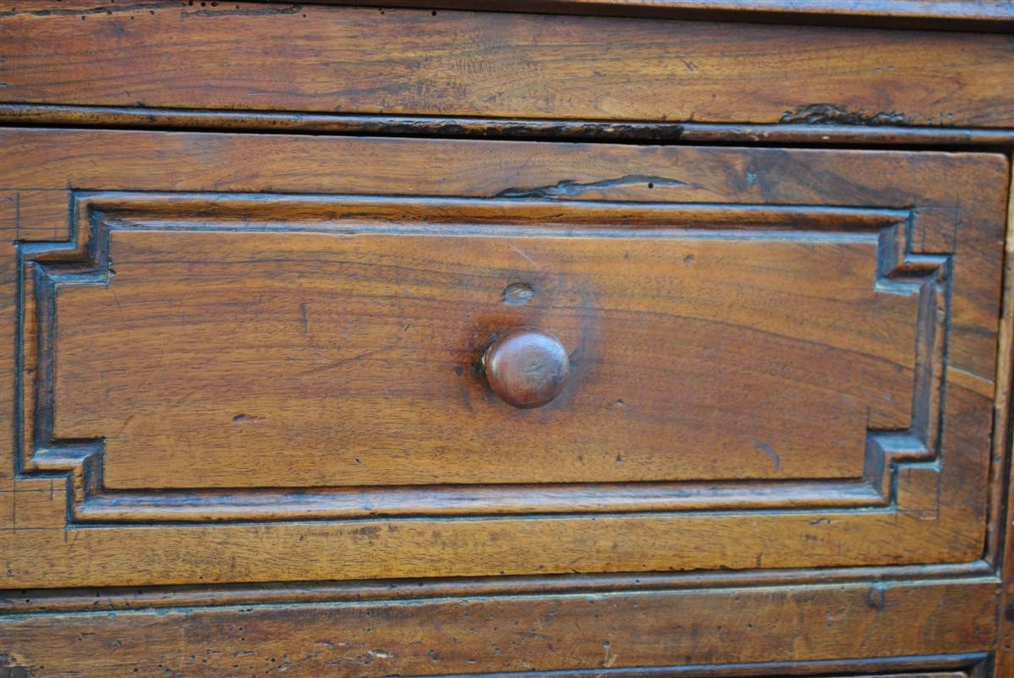 Commode en noyer d'époque XVIIIème