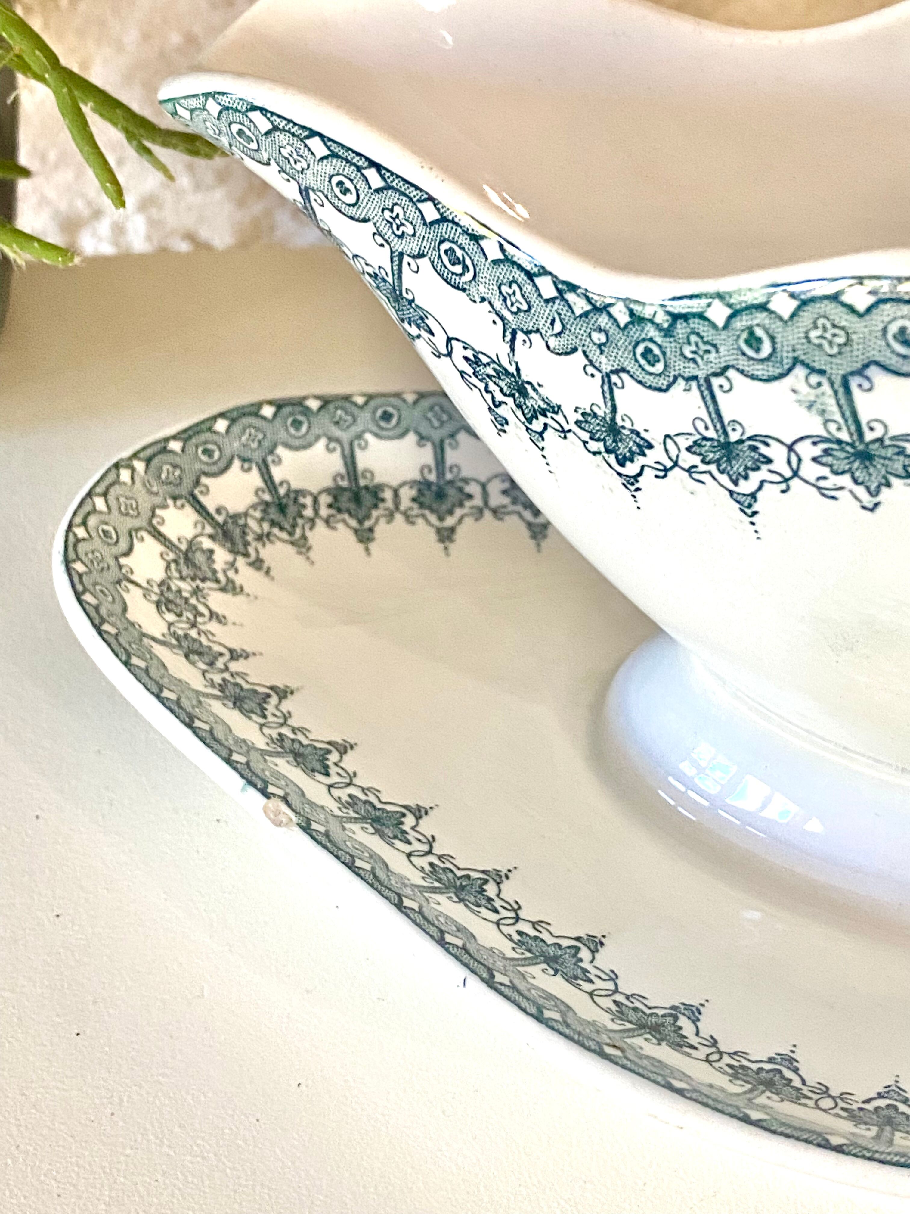 Gravy boat