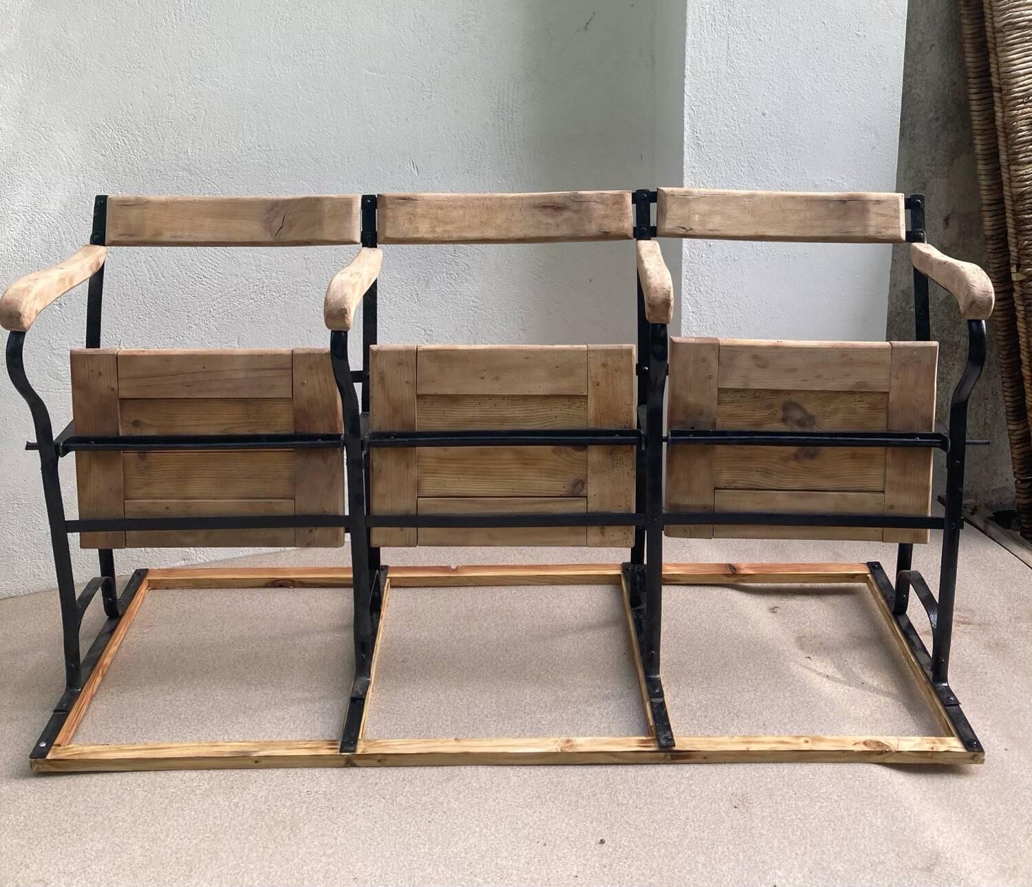 3-seater folding theatre bench