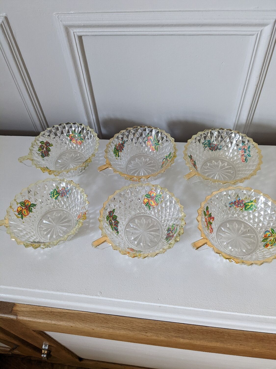 6 cups in chiseled glass