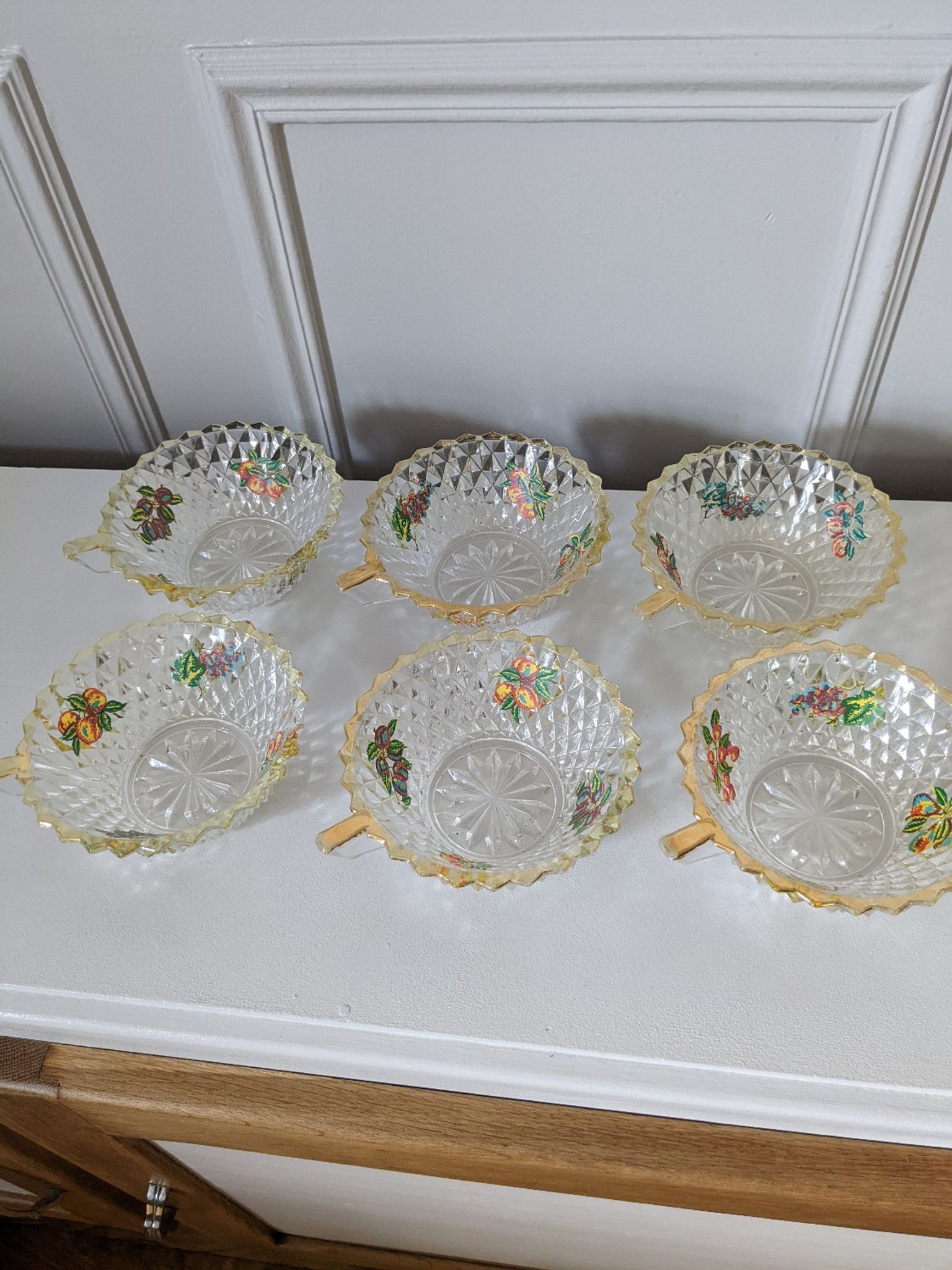 6 coupelles en verre ciselé