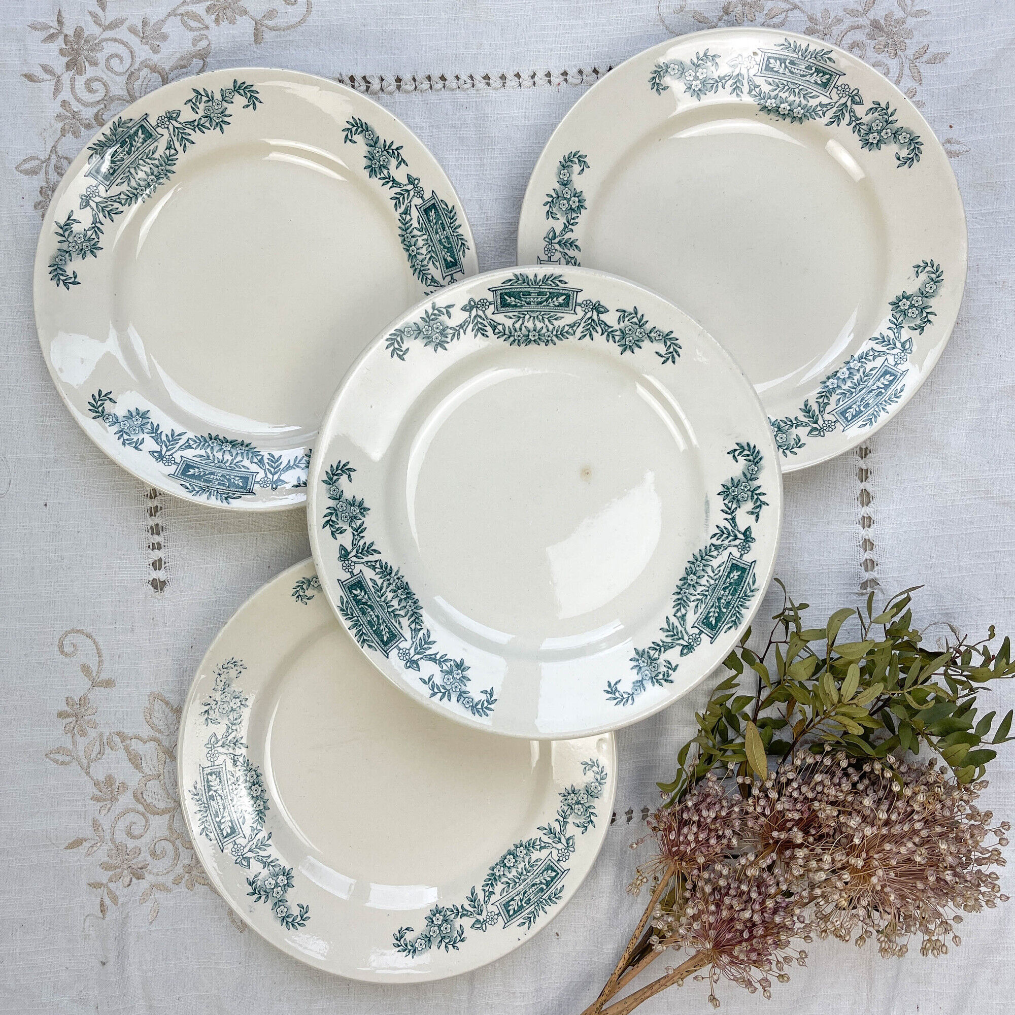 4 flat plates Terre de fer Longchamp model Lutèce Made in France