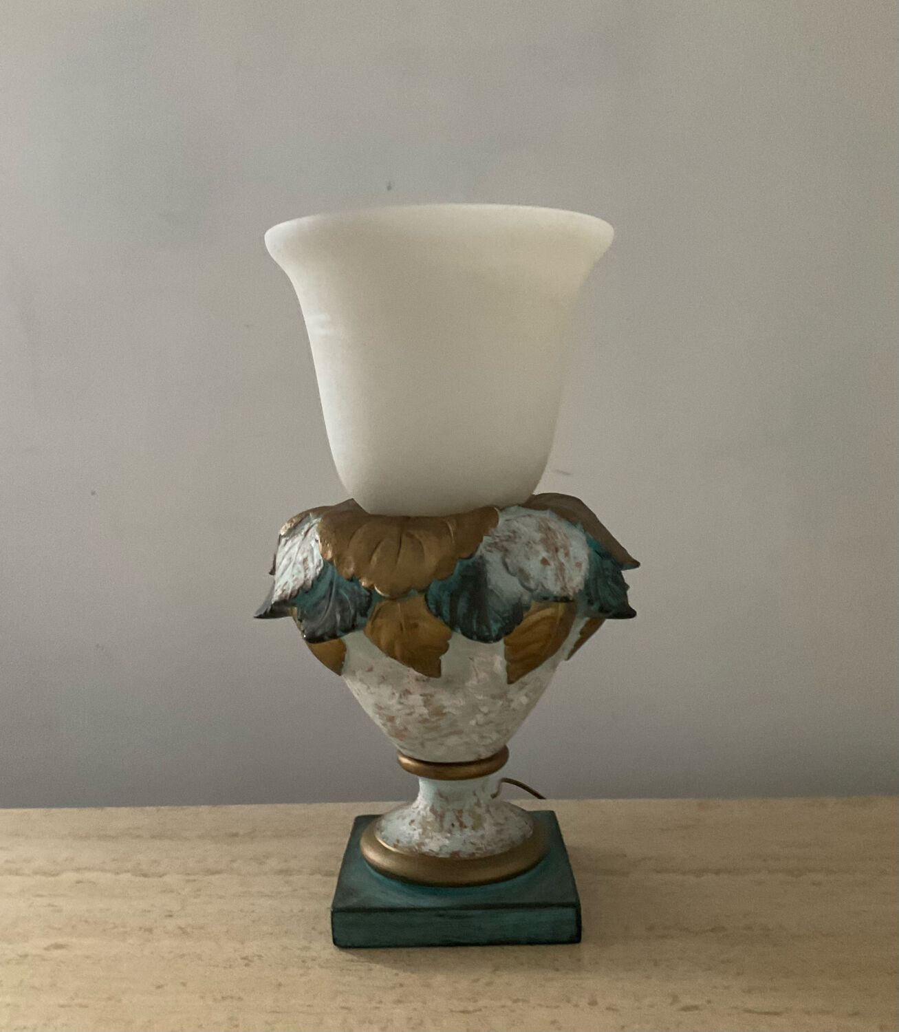 Lampe vintage en opaline et plâtre