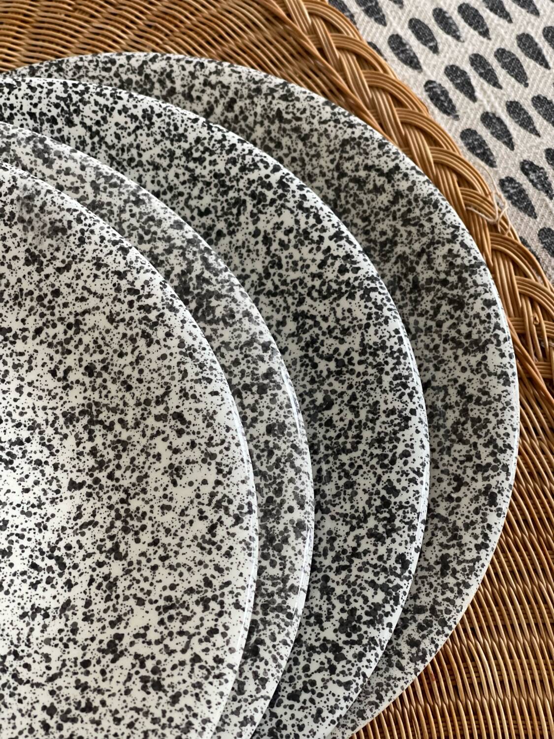 4 Castelforte dessert plates.