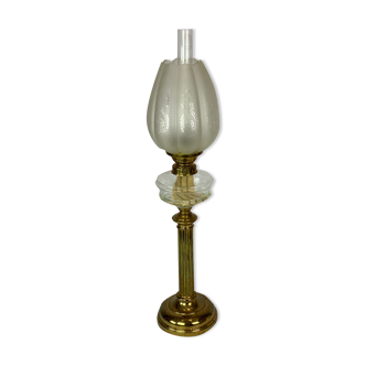 Lampe à kérosène en laiton avec abat-jour en verre des années 1860
