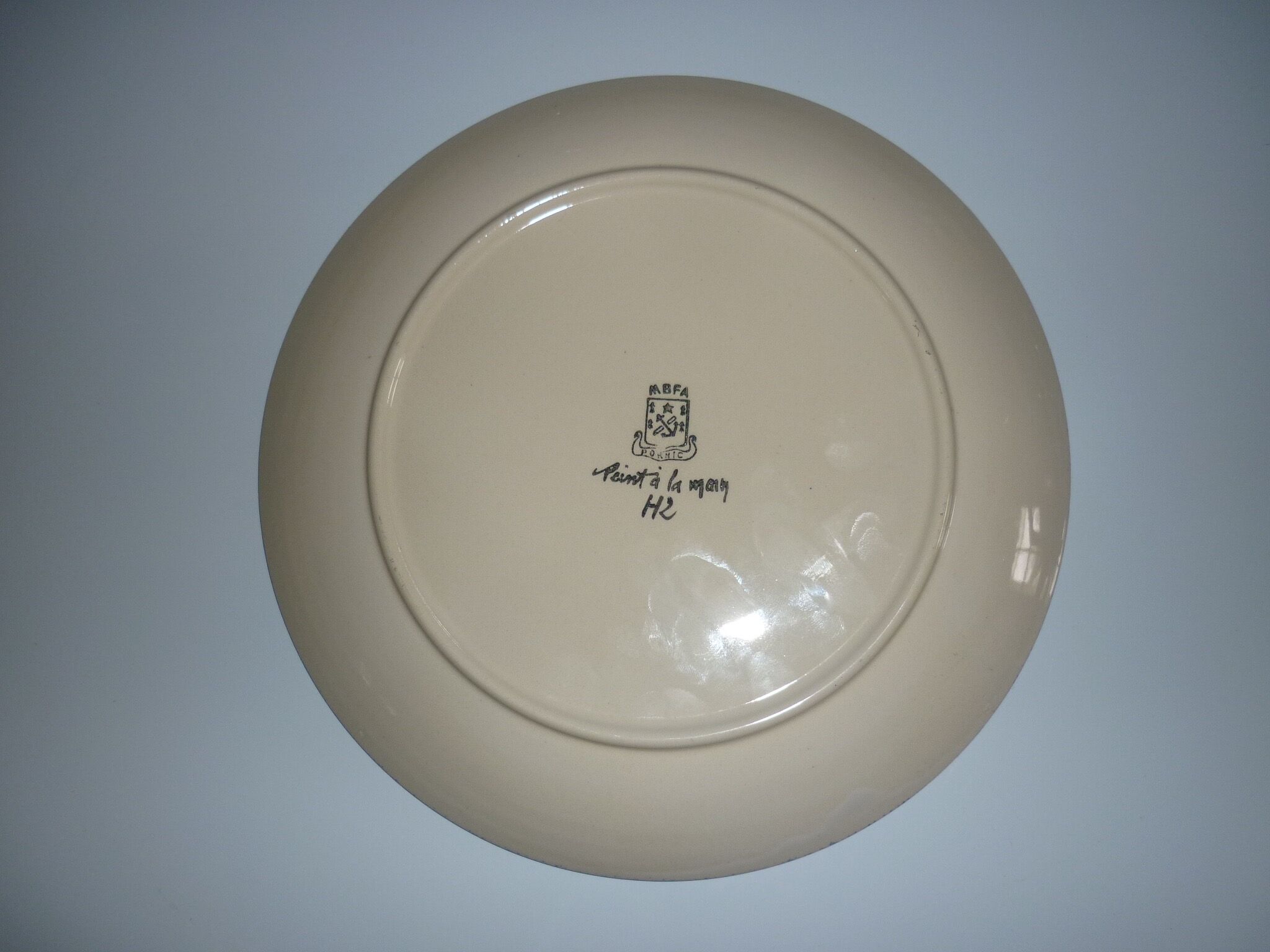 Hercé earthenware plate