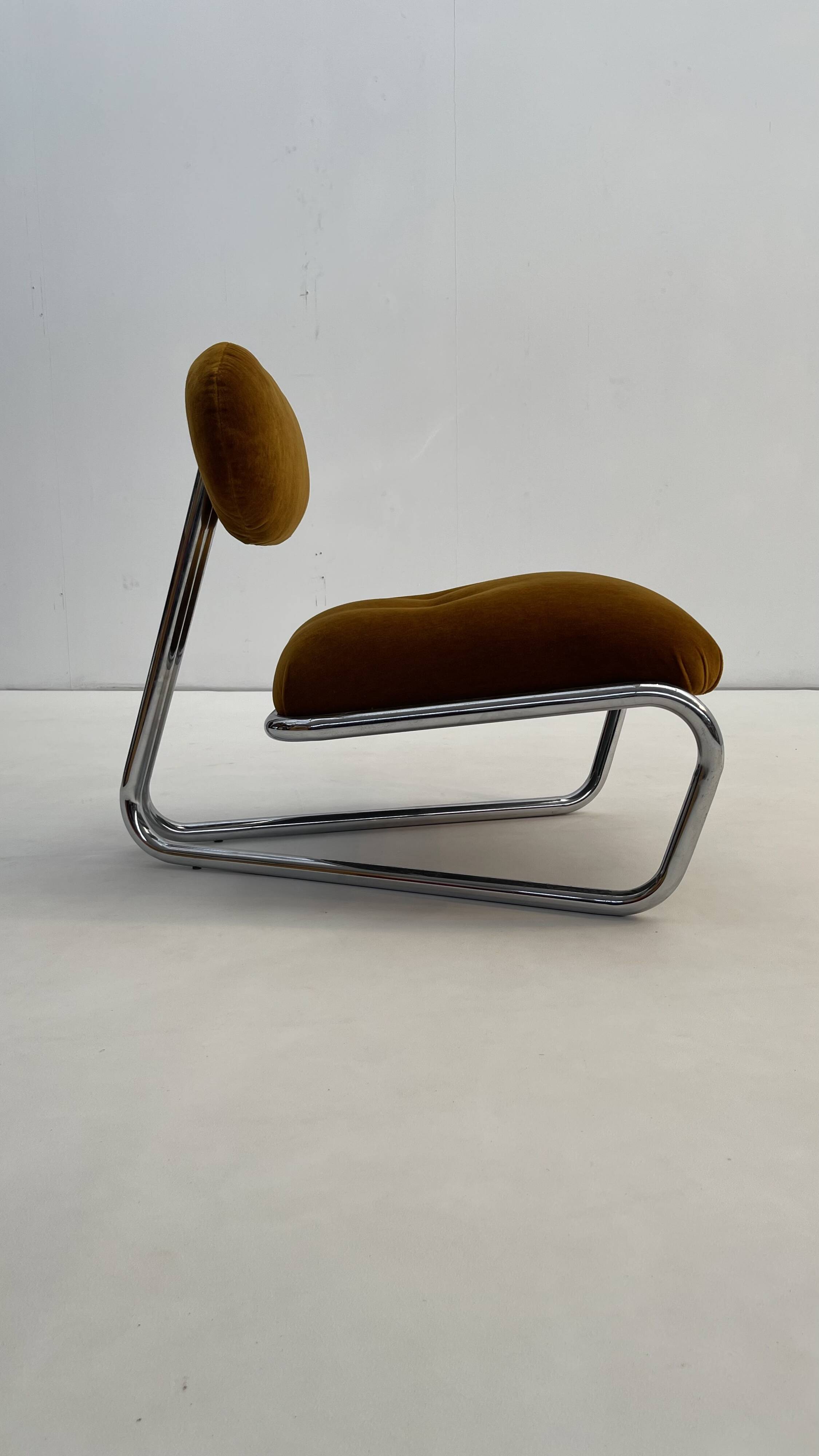 Little tubular lounge chair in rusty amber velvet