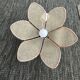 Suspension fleur en rotin : vintage