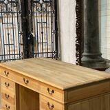 Flat oak desk