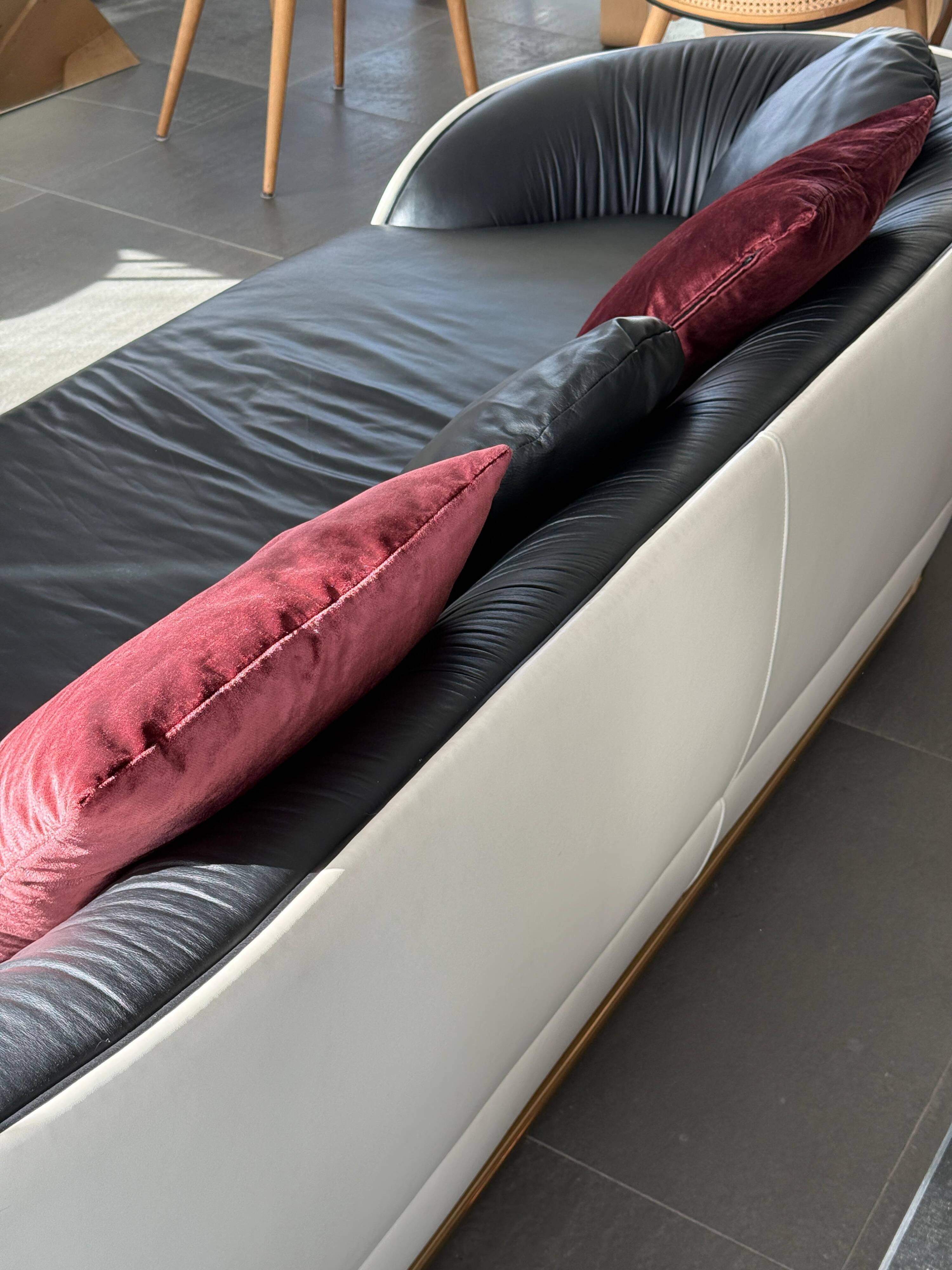 Leather sofa - Alma de Luce