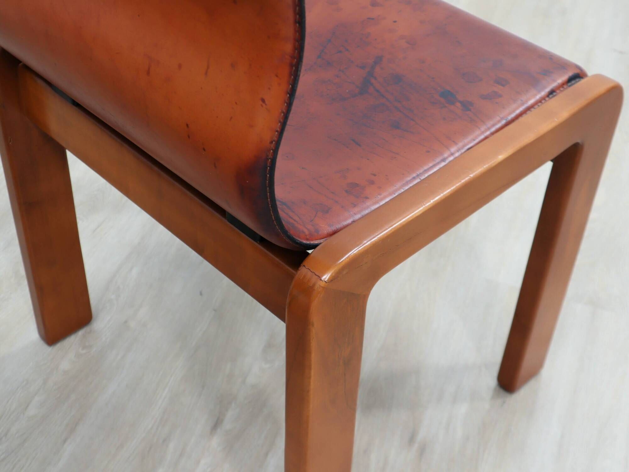 Curved wooden and leather chairs by Afra and Tobia Scarpa from the 1970s, set of 4.