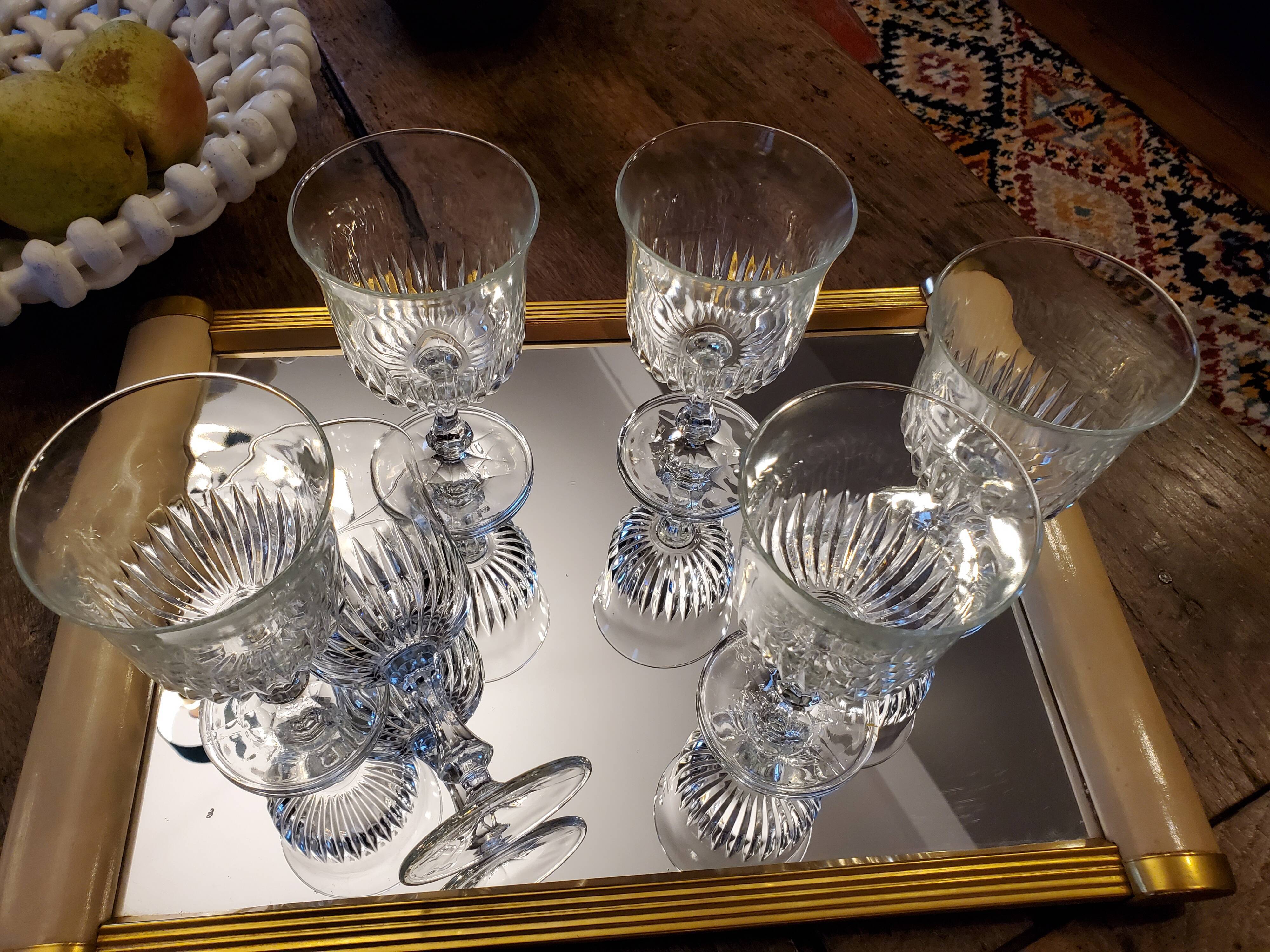 6 chiseled glass foot glasses