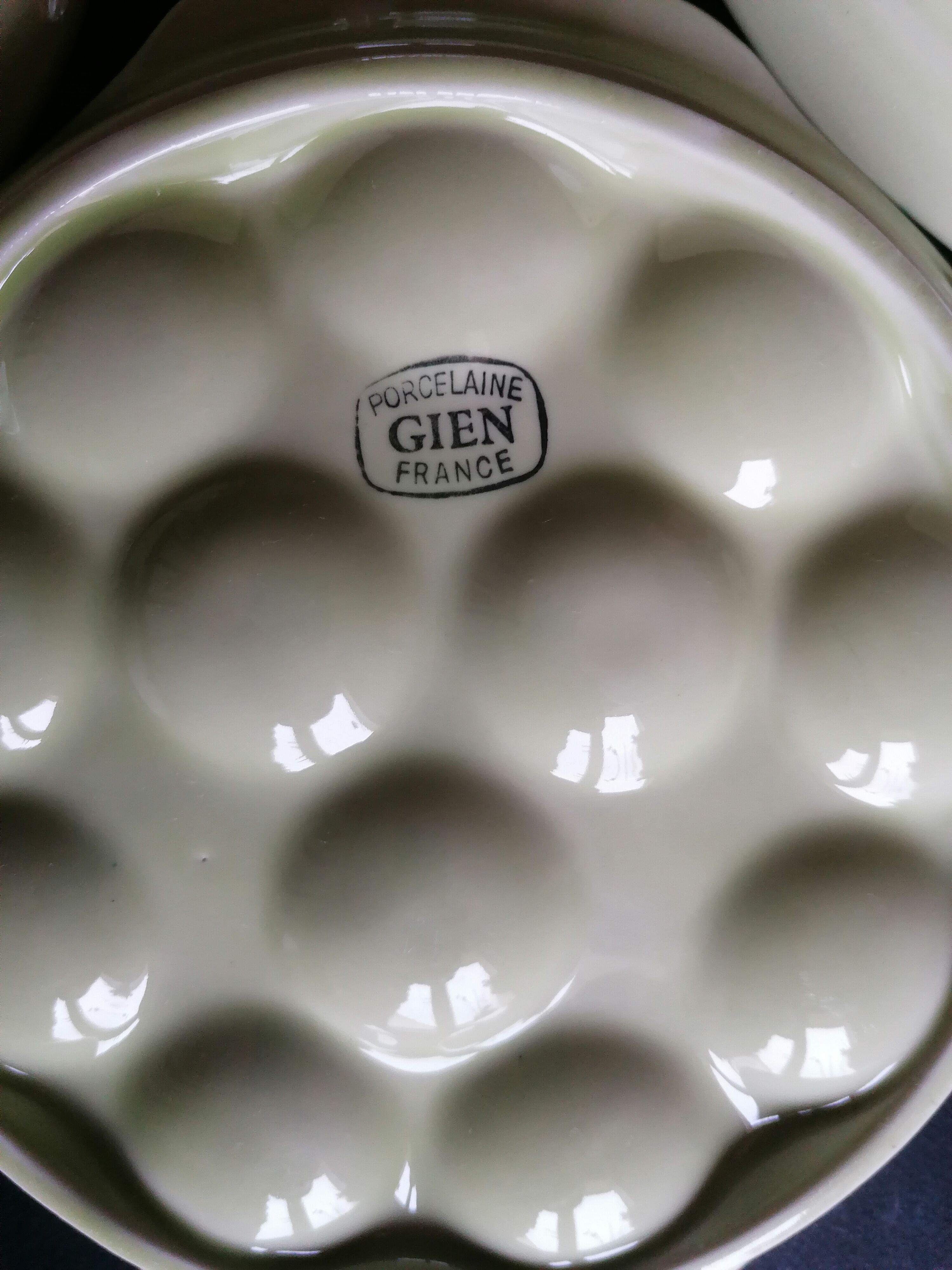 4 plates with gien porcelain snails