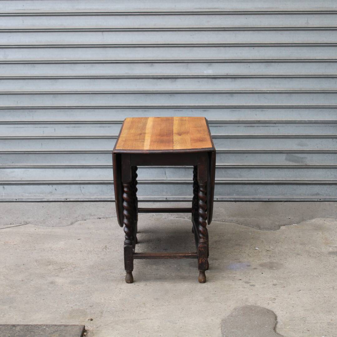 oval folding table