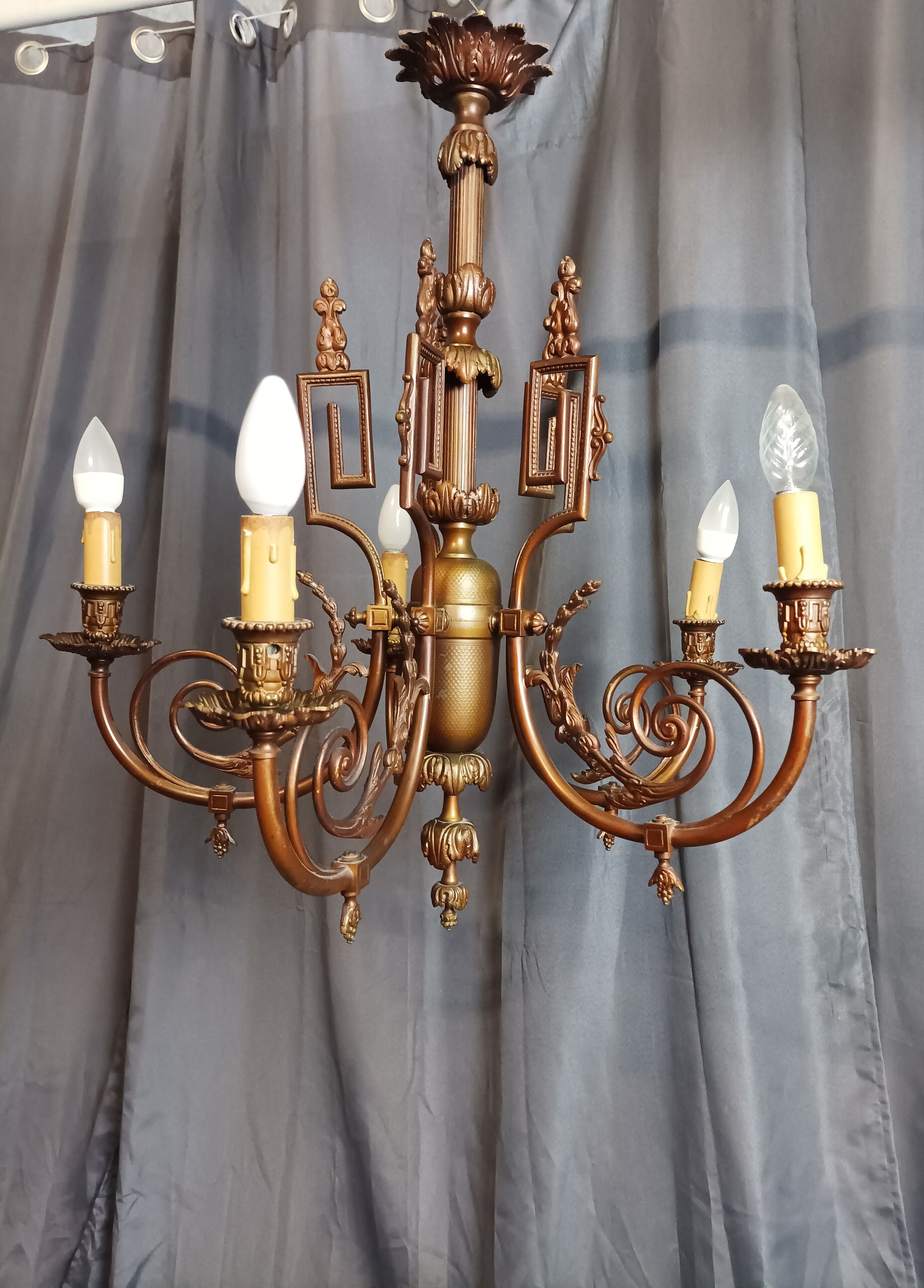 Louis XVI chandelier in bronze and brass