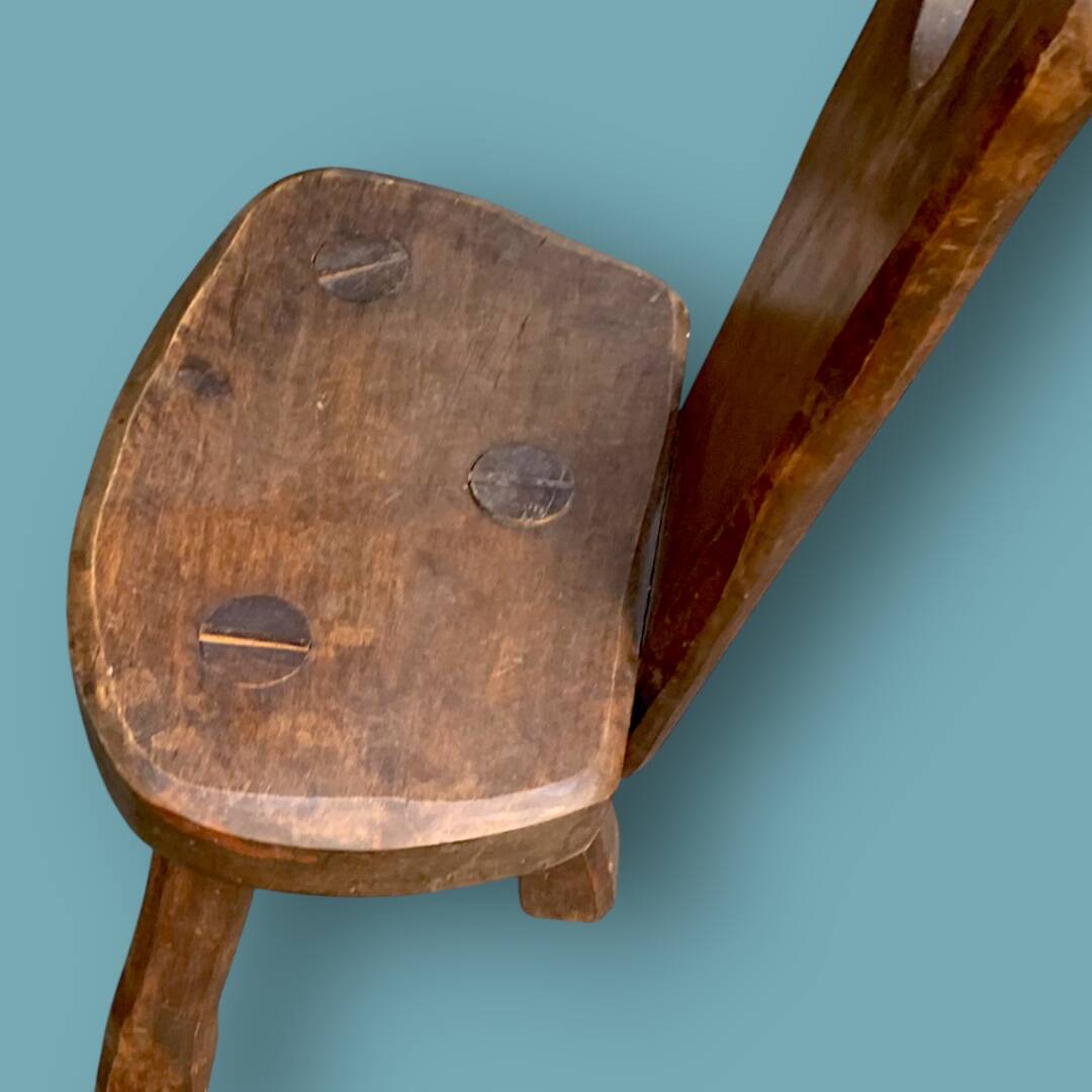 Antique peasant chair in solid wood – Handcrafted piece with rustic charm