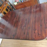 Oval wooden table with 3 extensions