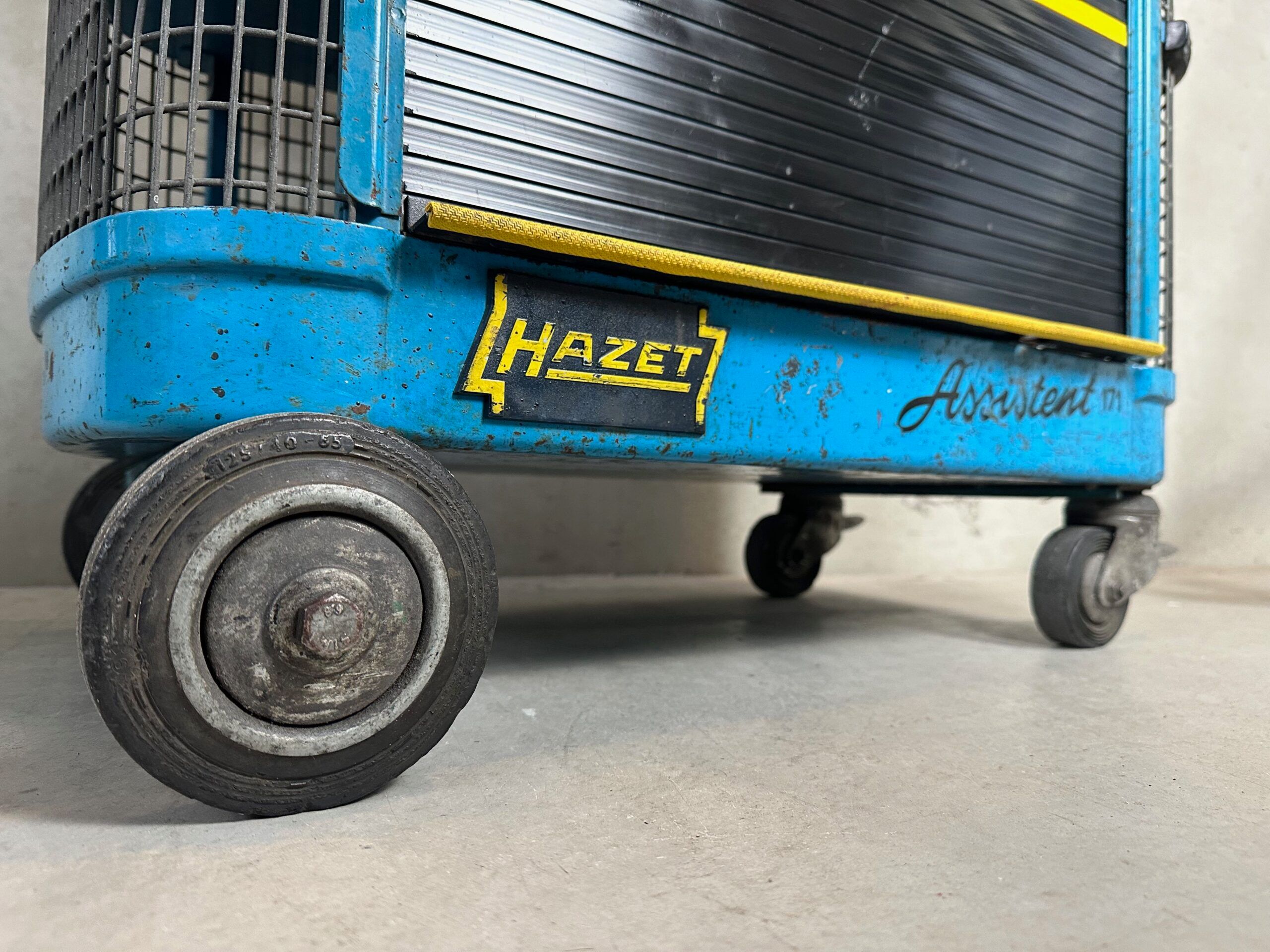 Vintage industrial trolley 'Hazet Assistent' + Rademacher lamp