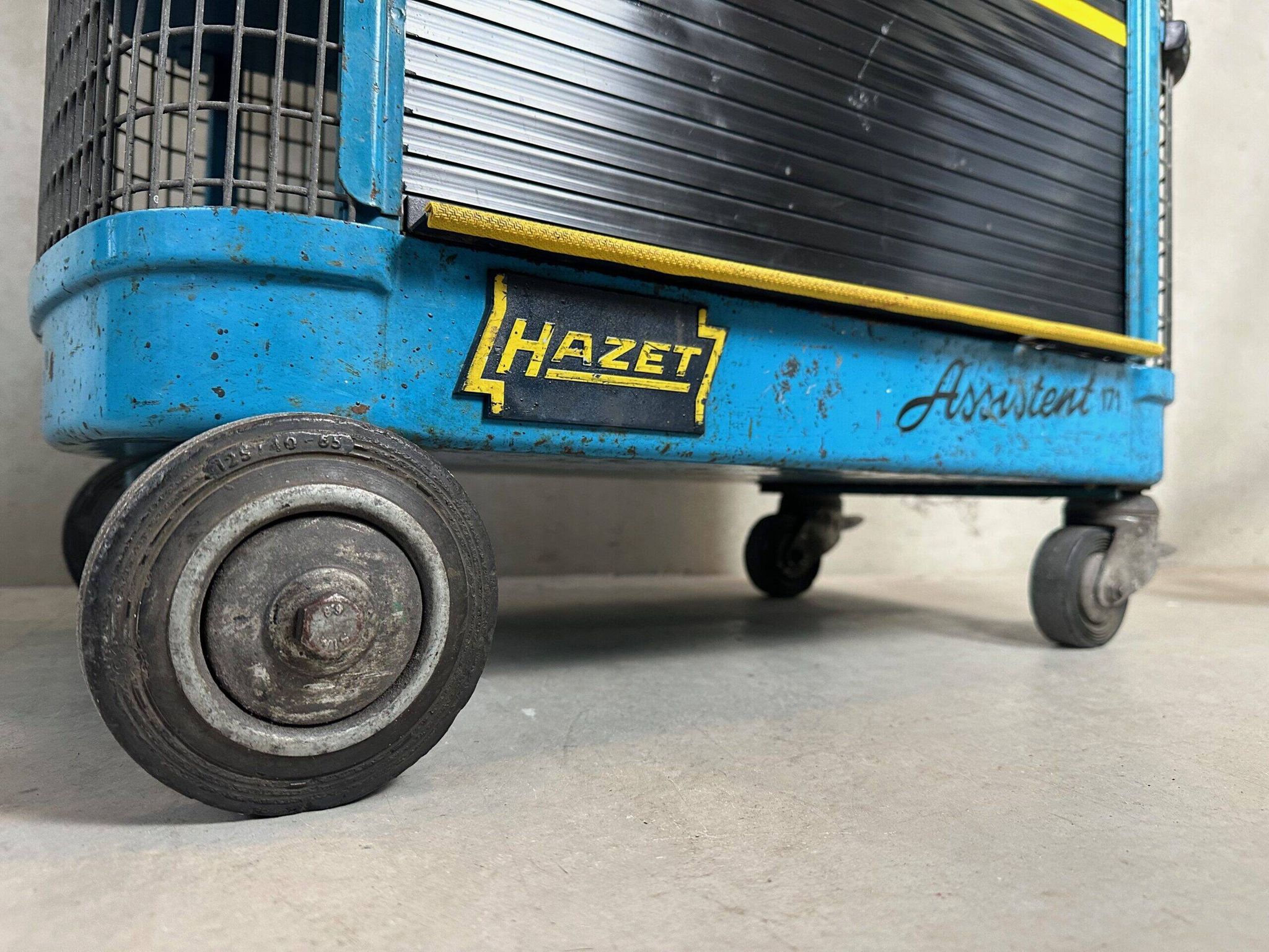 Trolley industriel vintage 'Hazet Assistent' + lampe Rademacher