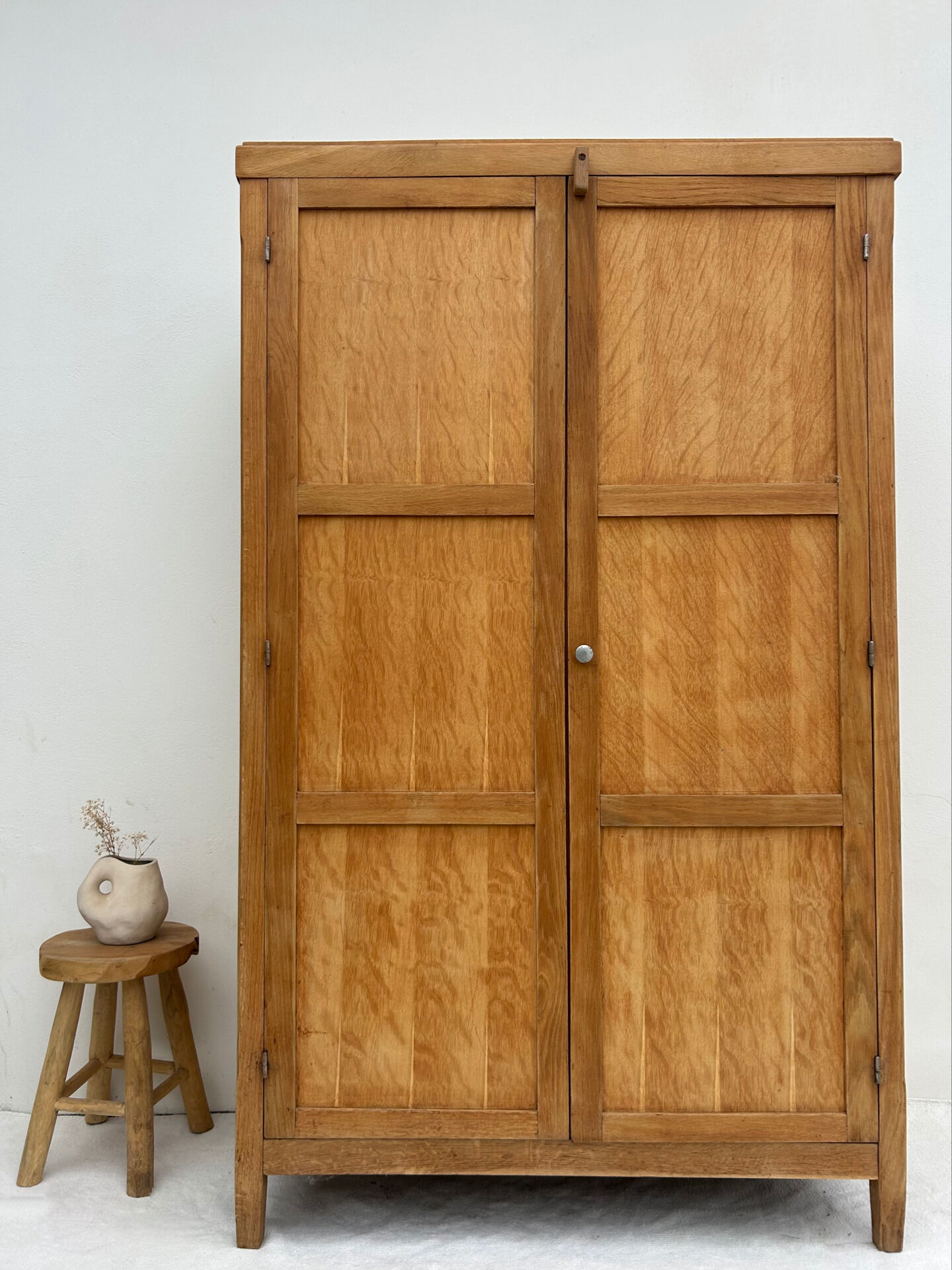 Armoire parisienne rénovée 
