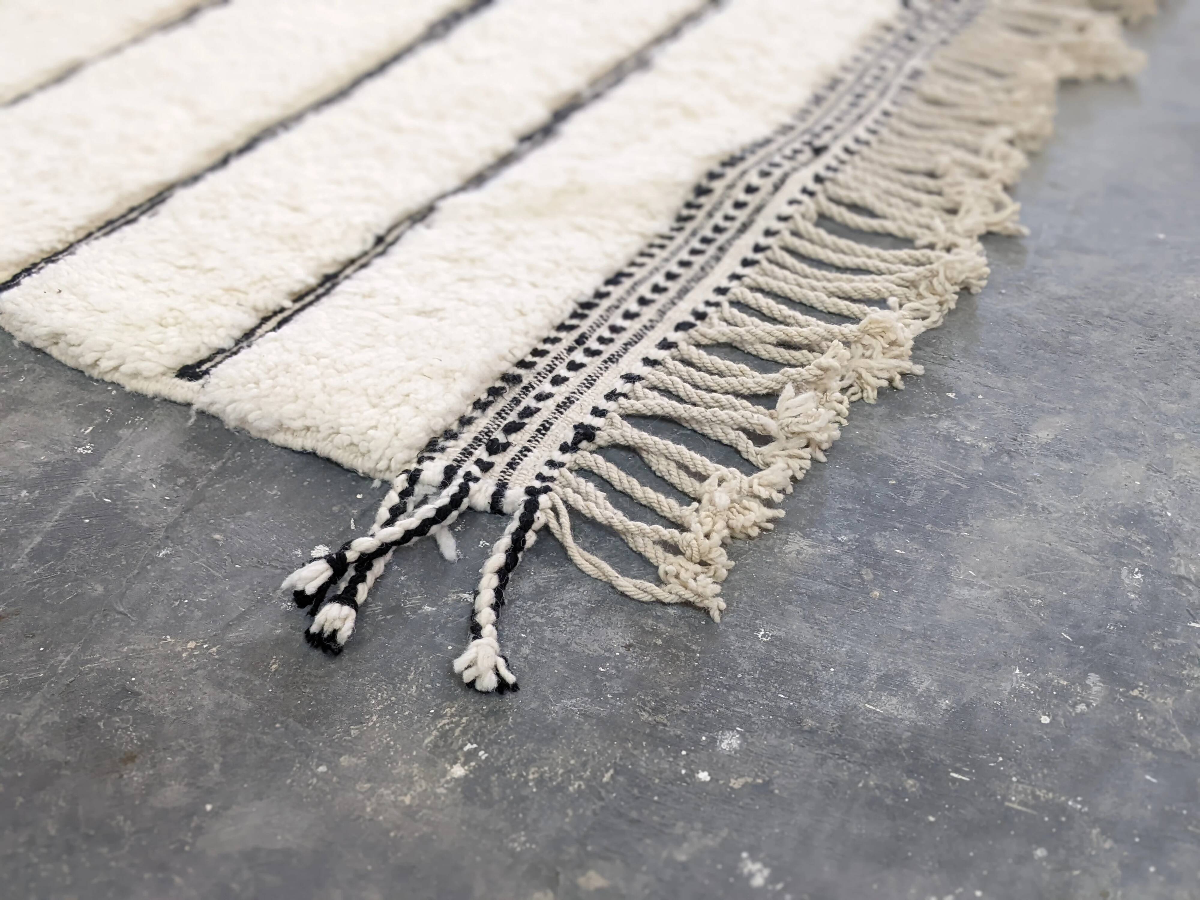 Large Beni Ouarain rug, 295 x 215 cm || 9.68 x 7.05 feet, G-384