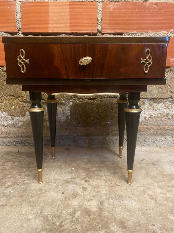 Table de chevet Ancienne.  Meuble Numéro 252.  Table en bois.  Bois La