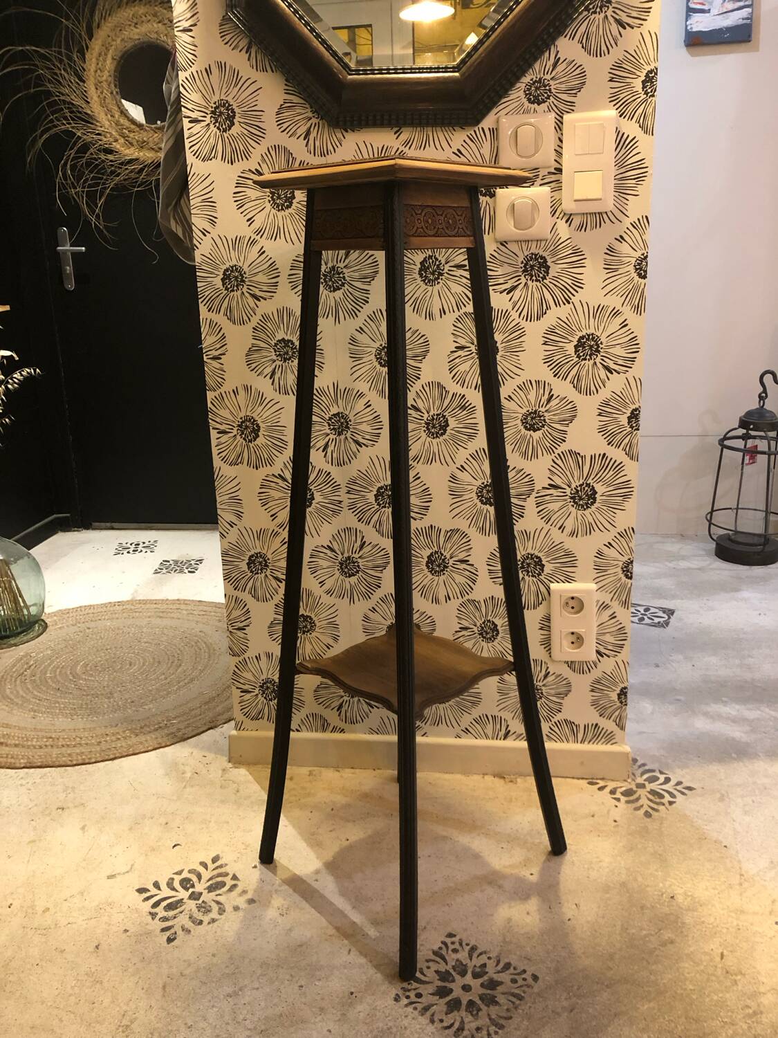 Celestine wooden plant holder