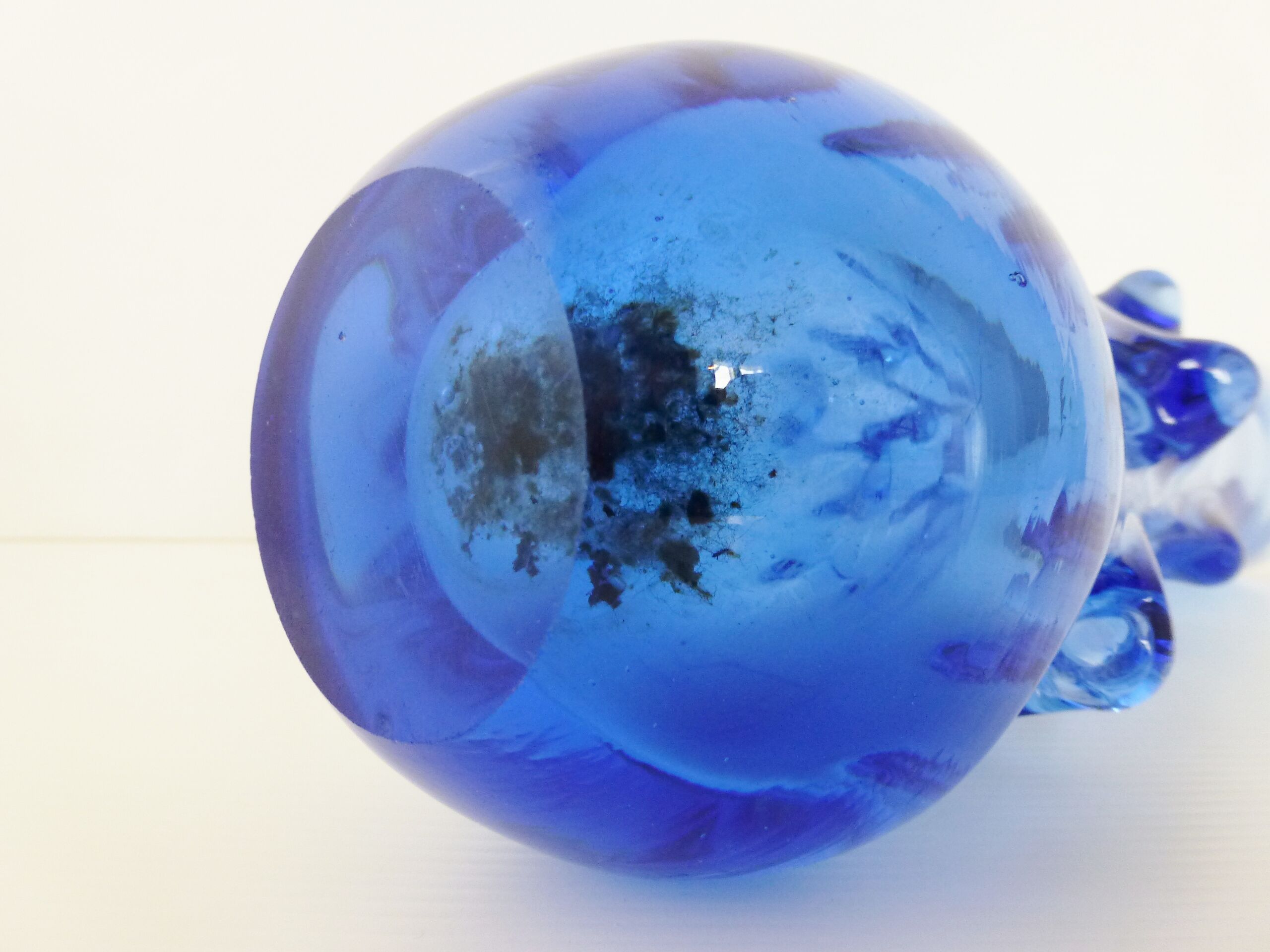 Vase en verre bleu 1960