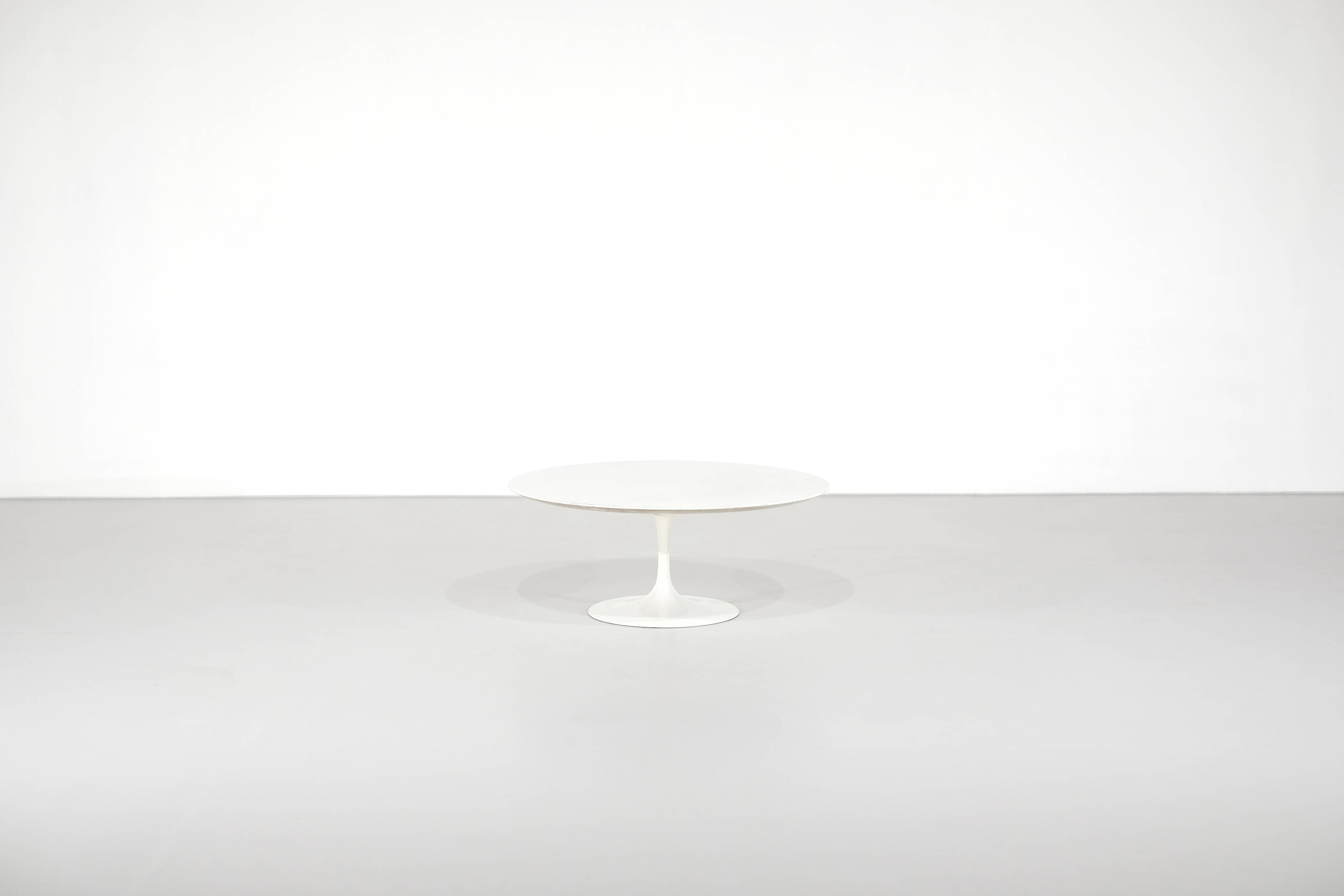 "Tulip" coffee table laminated by Eero Saarinen for Knoll, United States.
