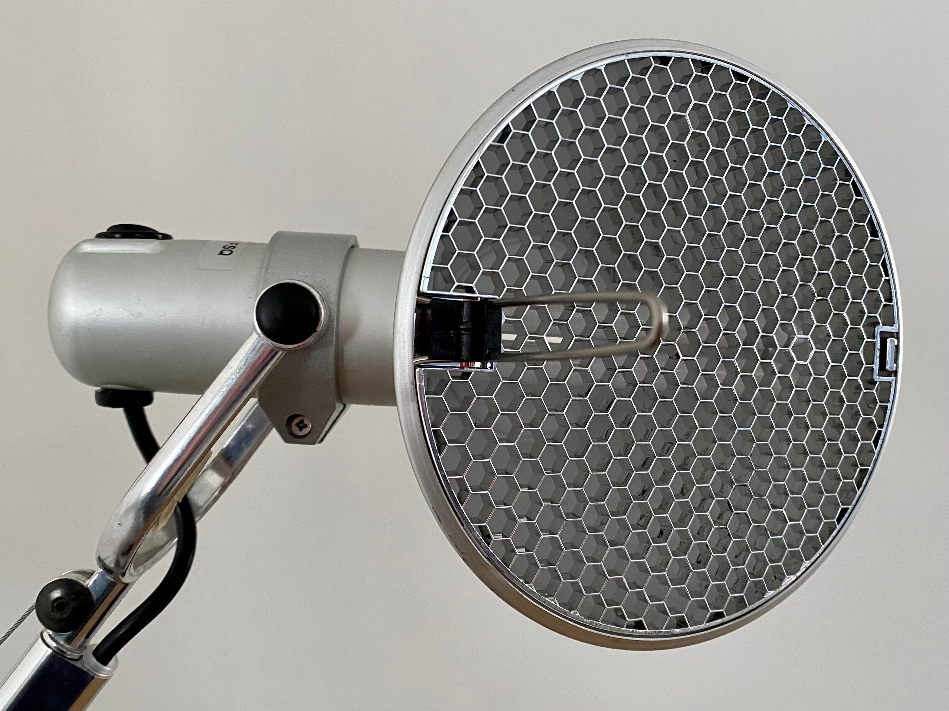 Artemide Tolomeo mini desk lamp on pliers and design Michele De Lucchi - Giancarlo Fassina