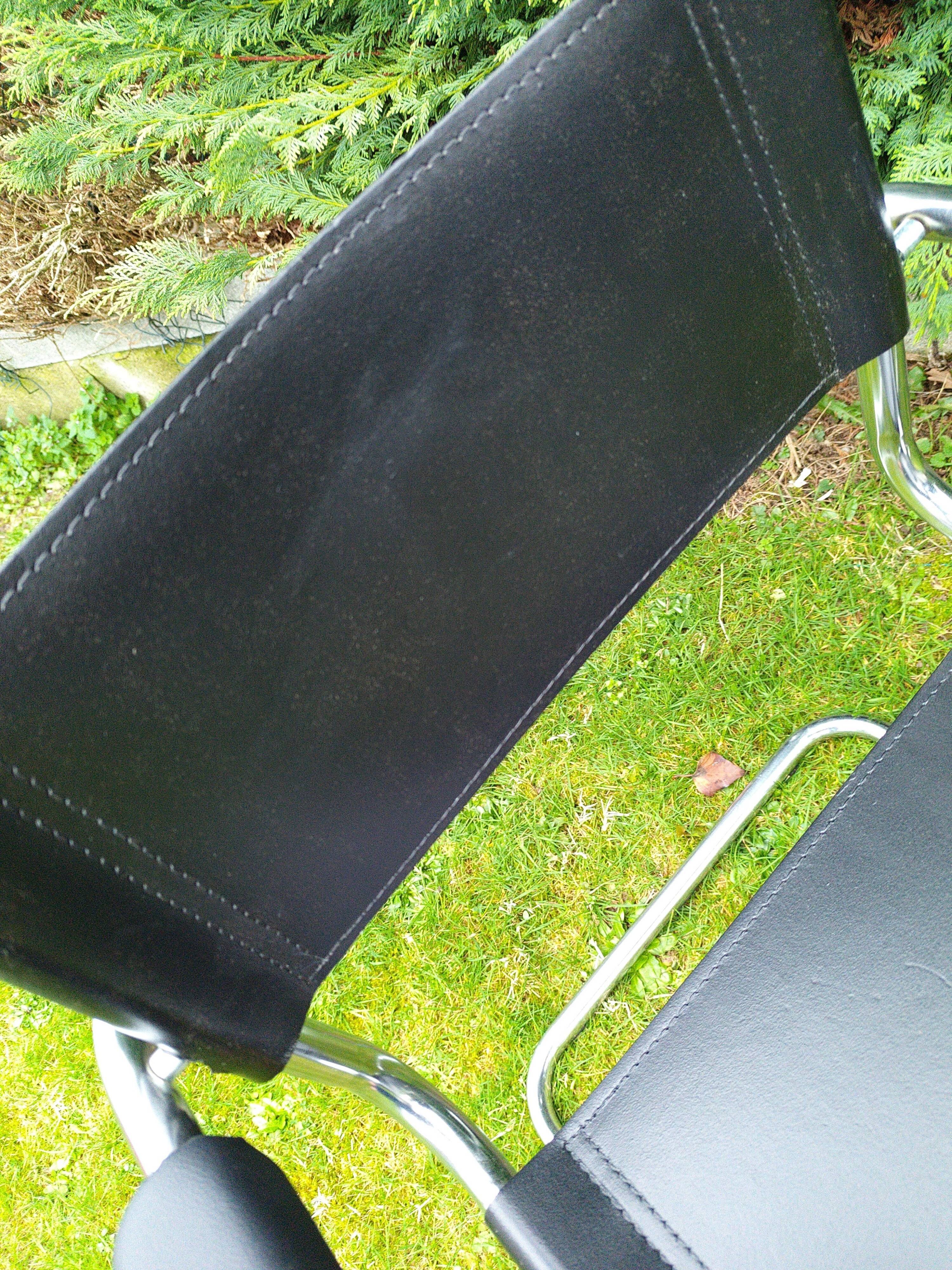 Set of 2 cantilever chairs in the style of Mart Stam.