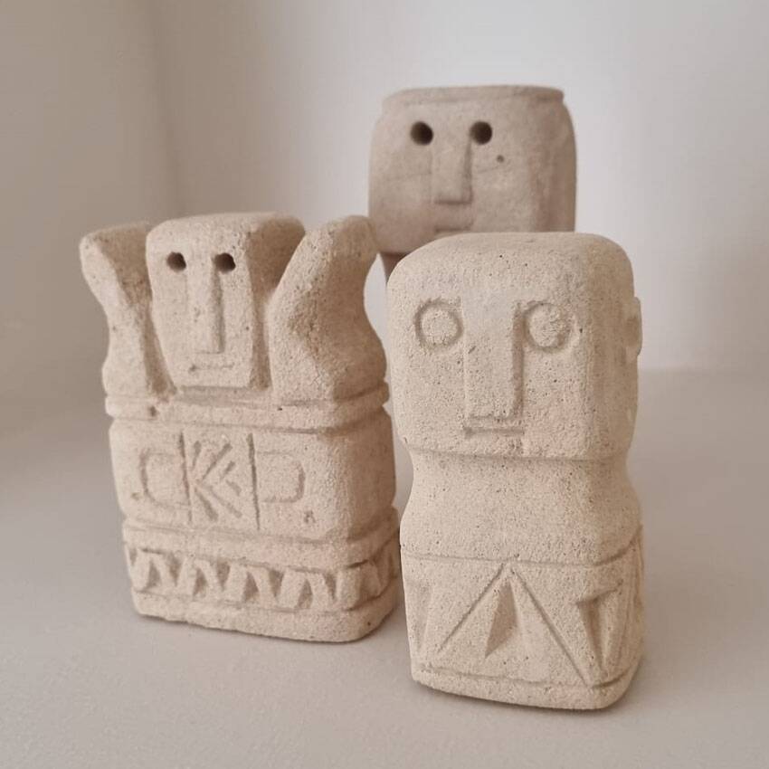 Lot de trois statues de pierre Sumba, Indonésie