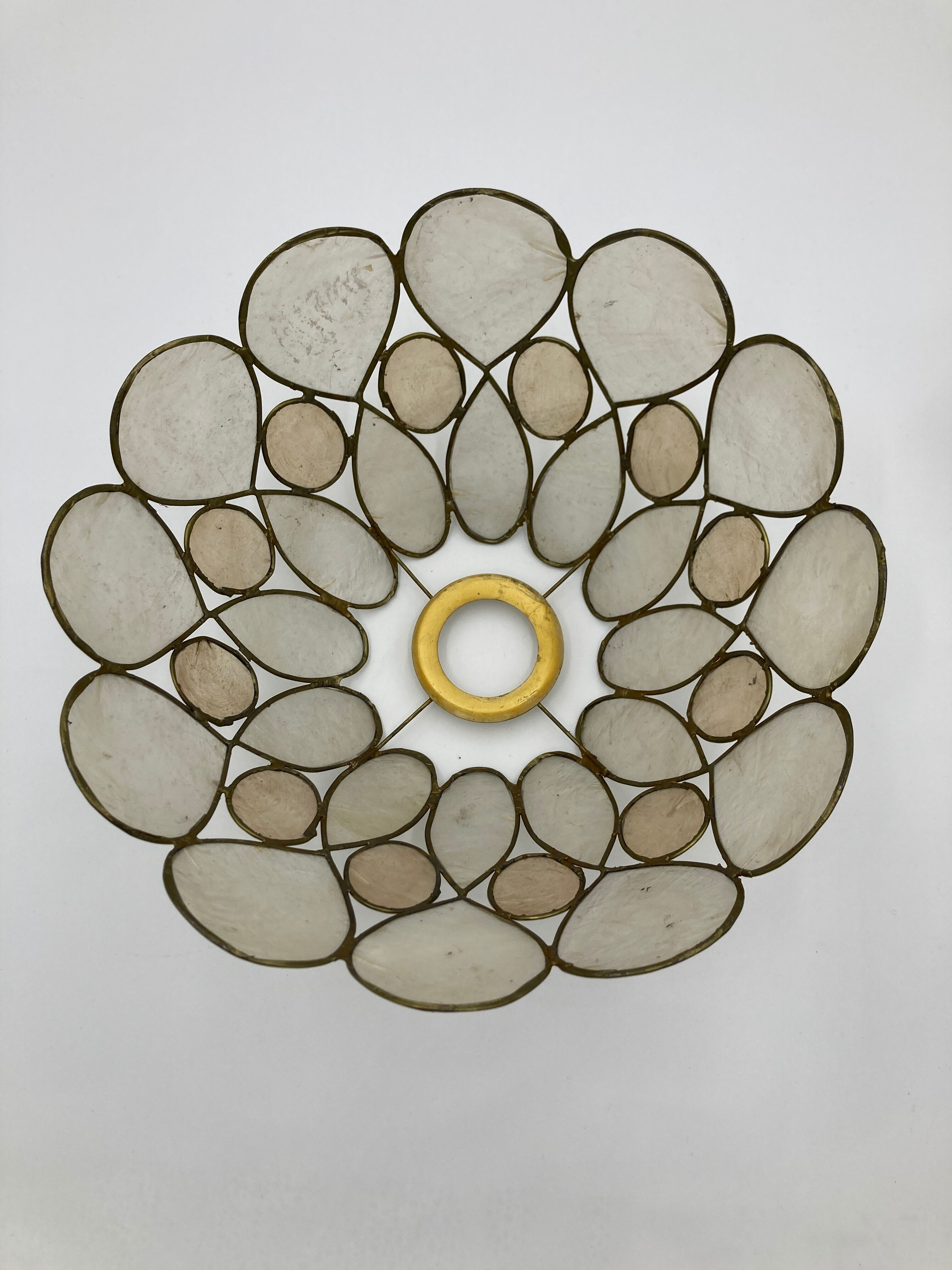 Mother-of-pearl and brass suspension