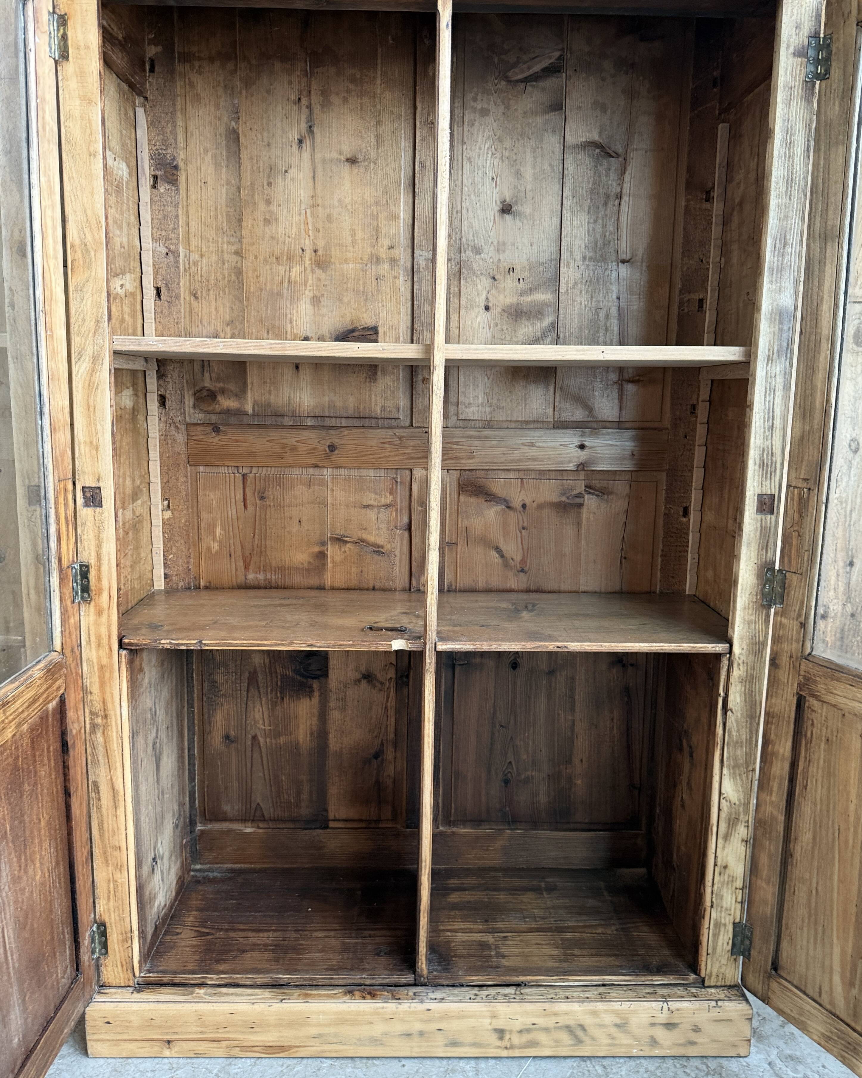 Petite vitrine ancienne en pin (restaurée)
