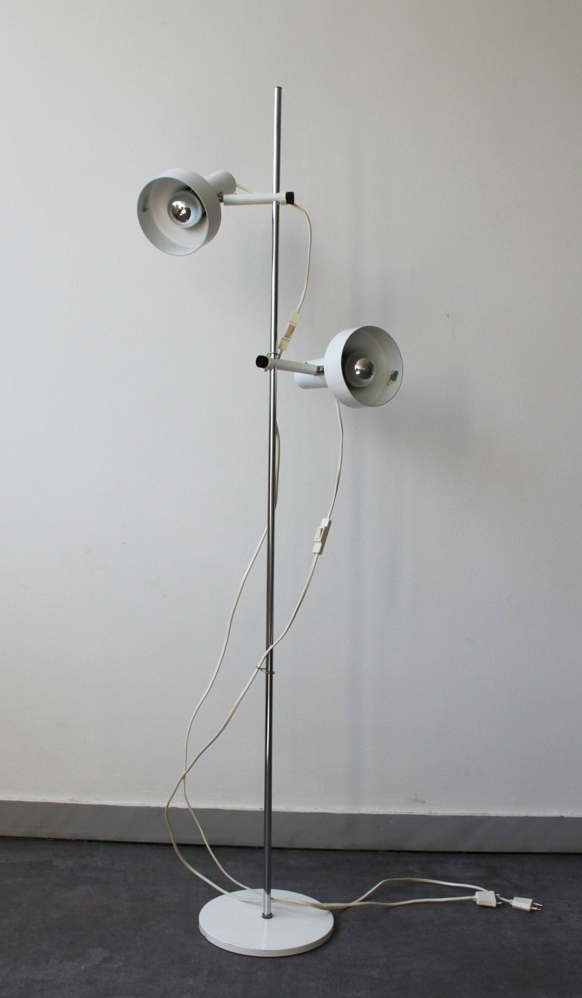 Lampadaire 2 spots « Modèle 562 » par J. Junge, Danemark, 1970.
