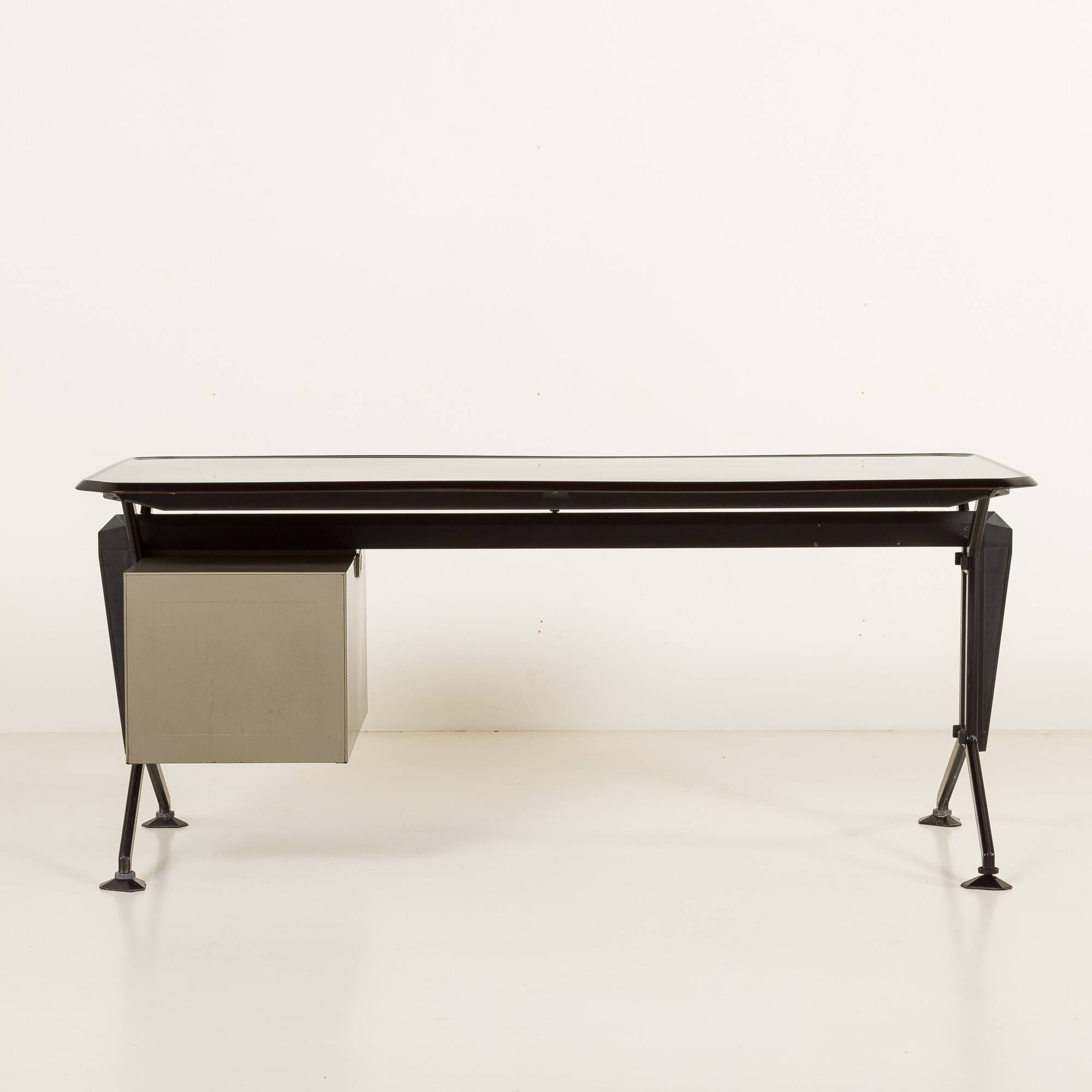 Bureau Olivetti XL des années 1970, Italie