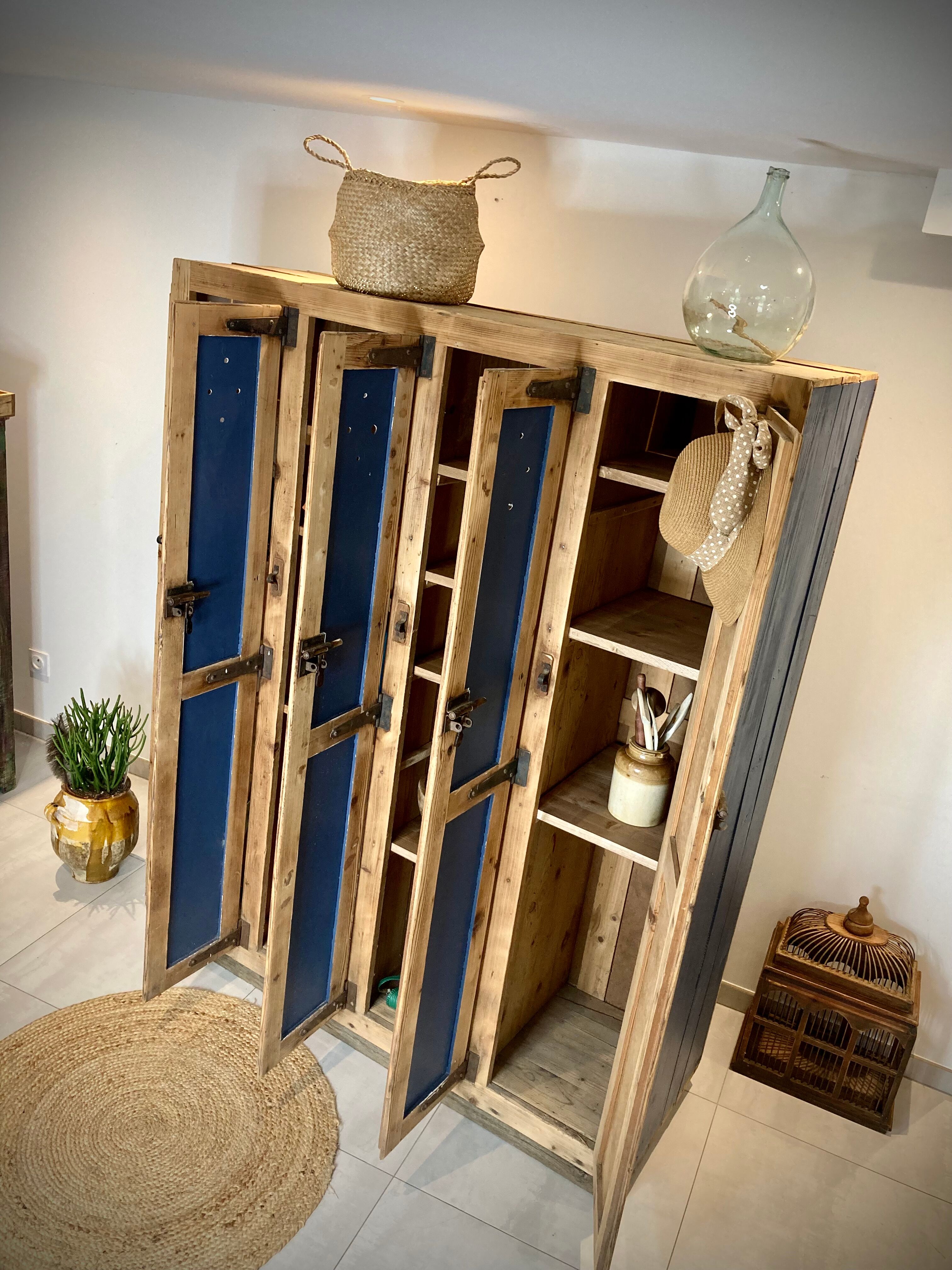 Old wooden cloakroom 4 doors