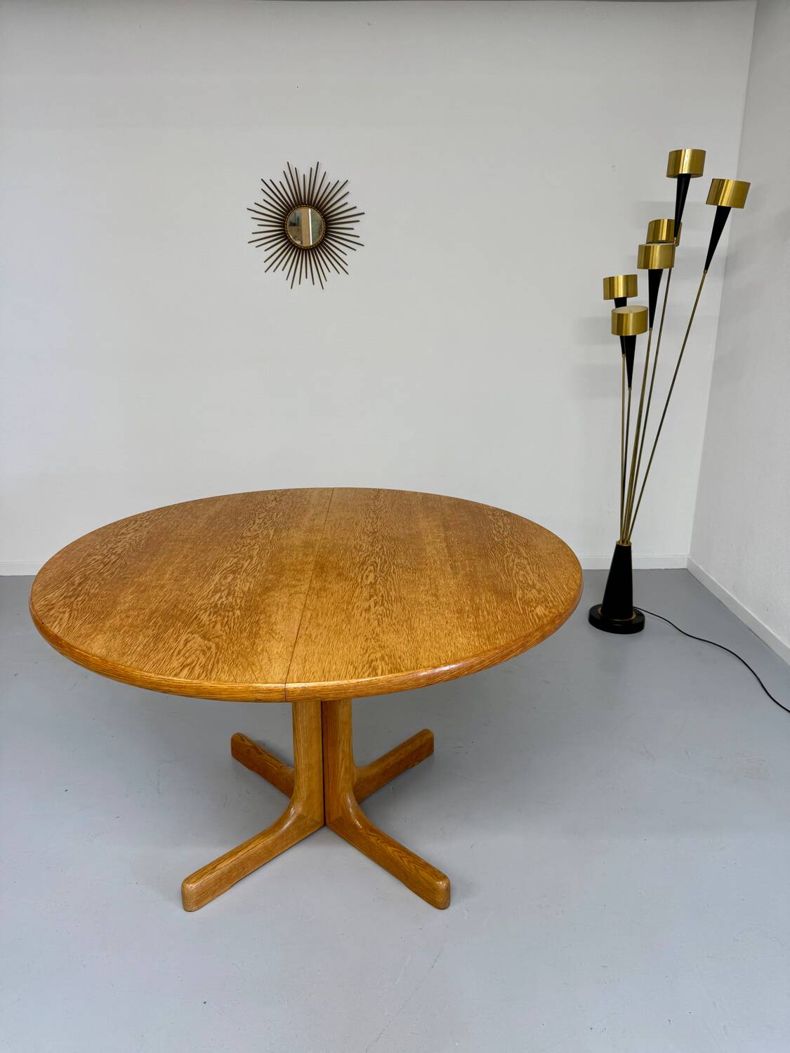 Antique round Scandinavian dining table from the 70s with 1 solid wood extension