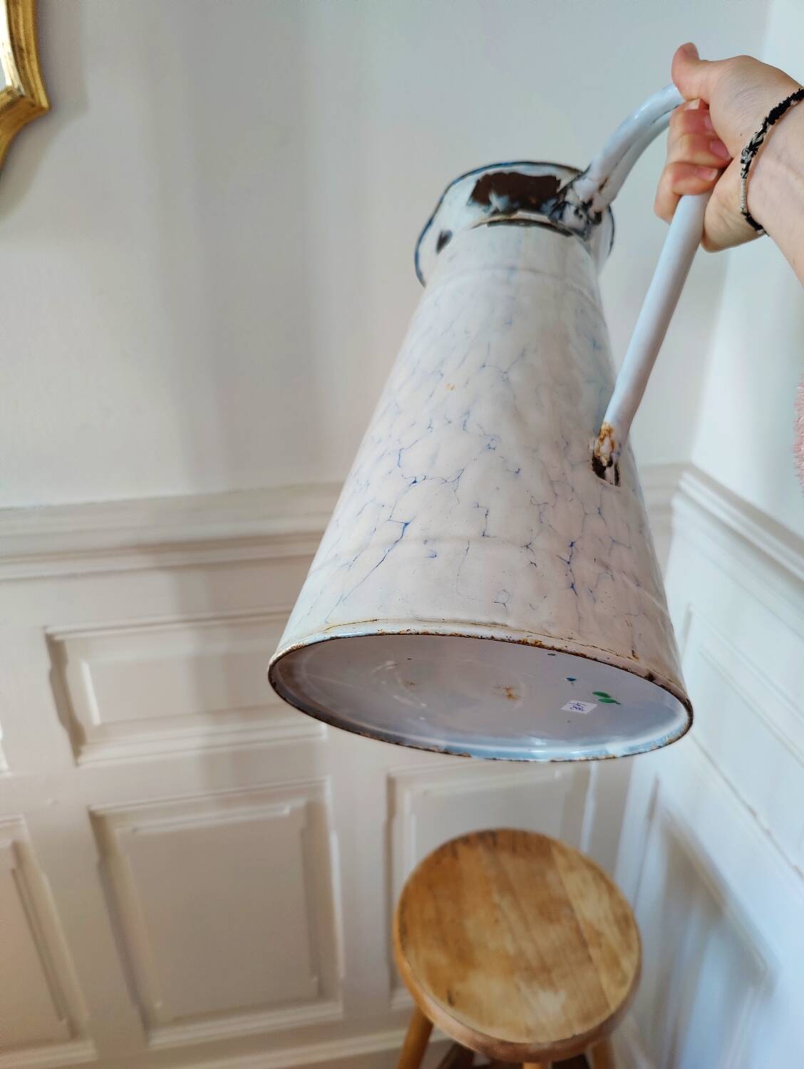 Large enameled water pot