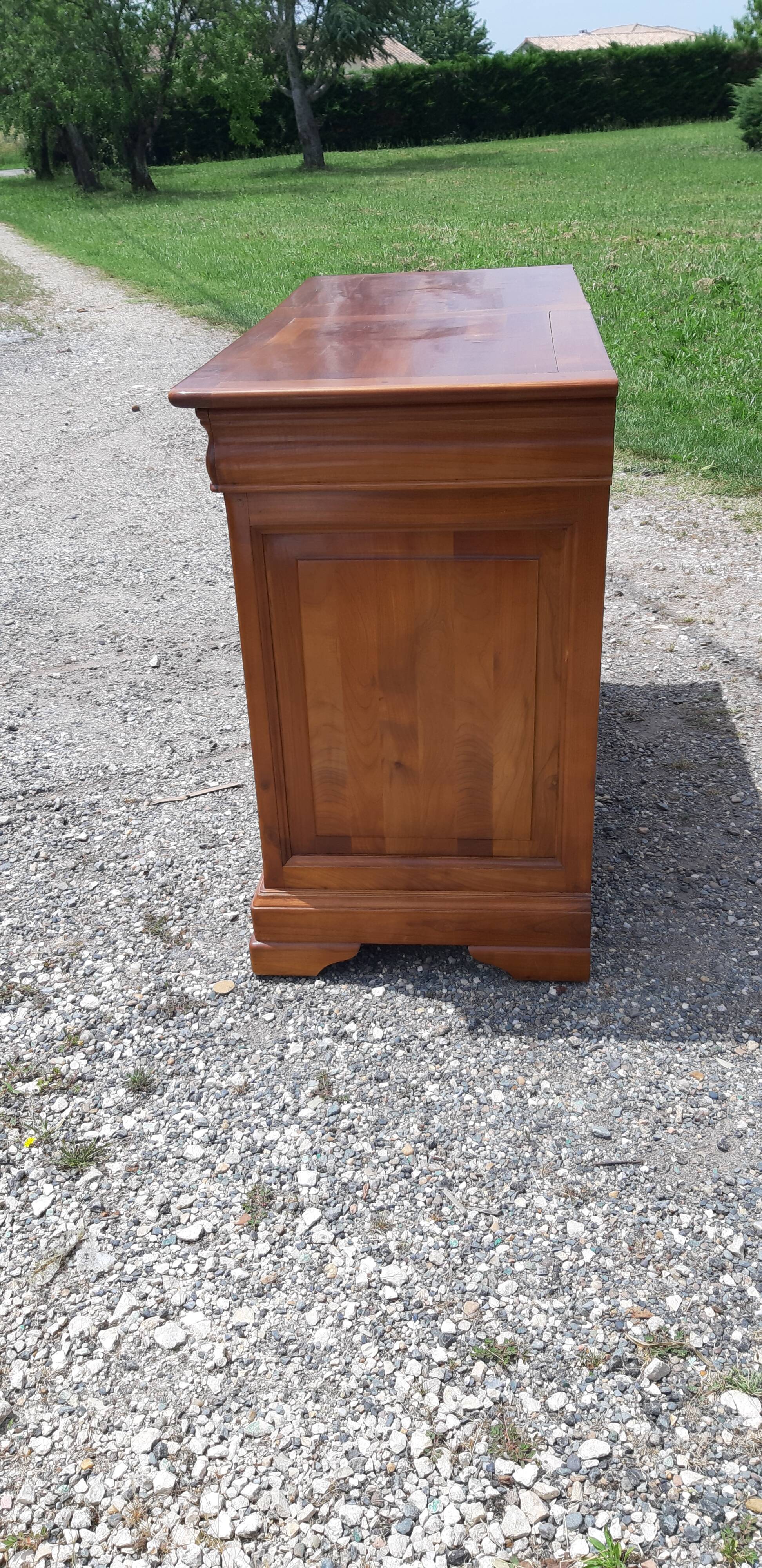 Cherry wood chest of drawers with 4 drawers