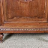 Half-moon shaped serving trolley