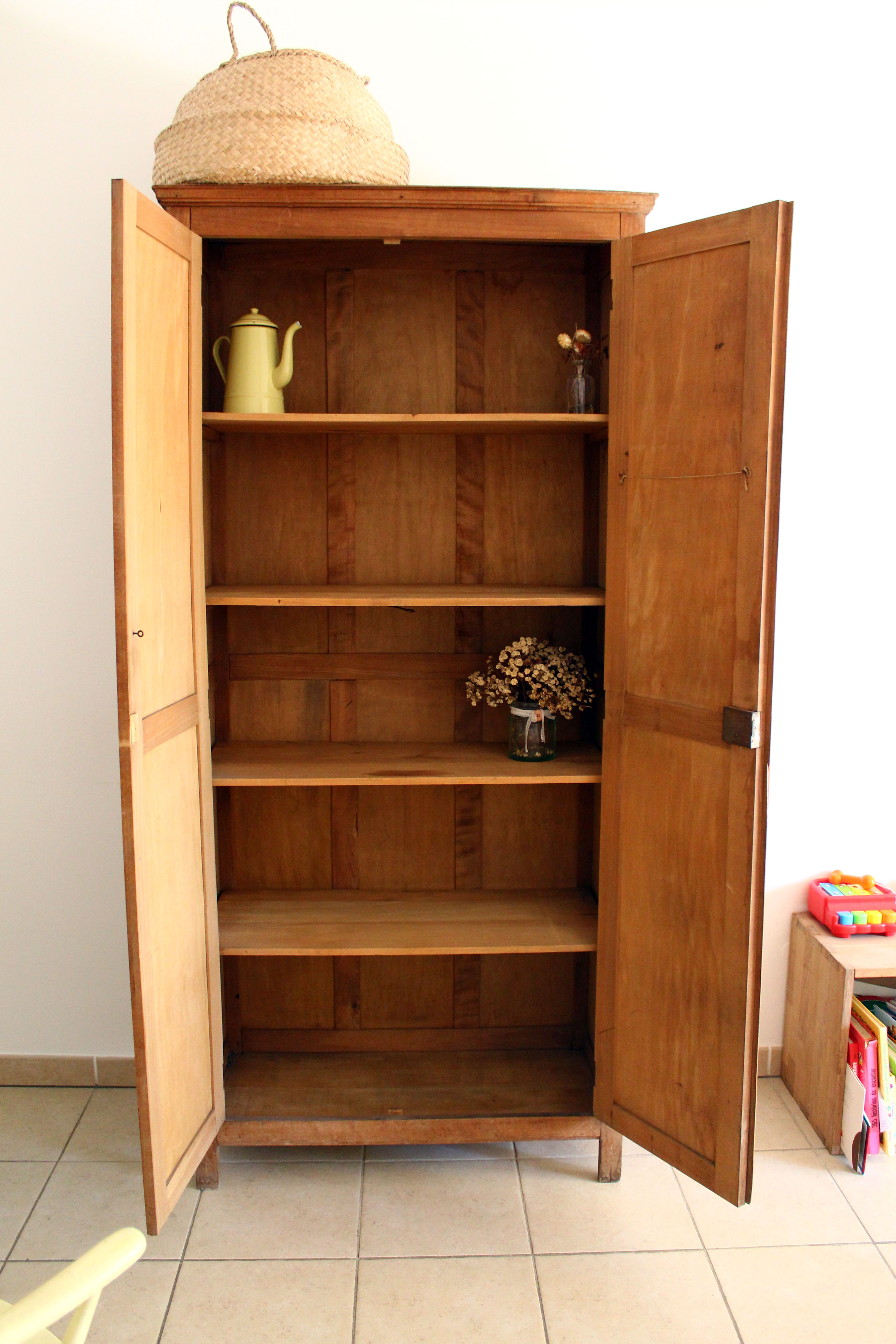 Parisian solid wood cabinet