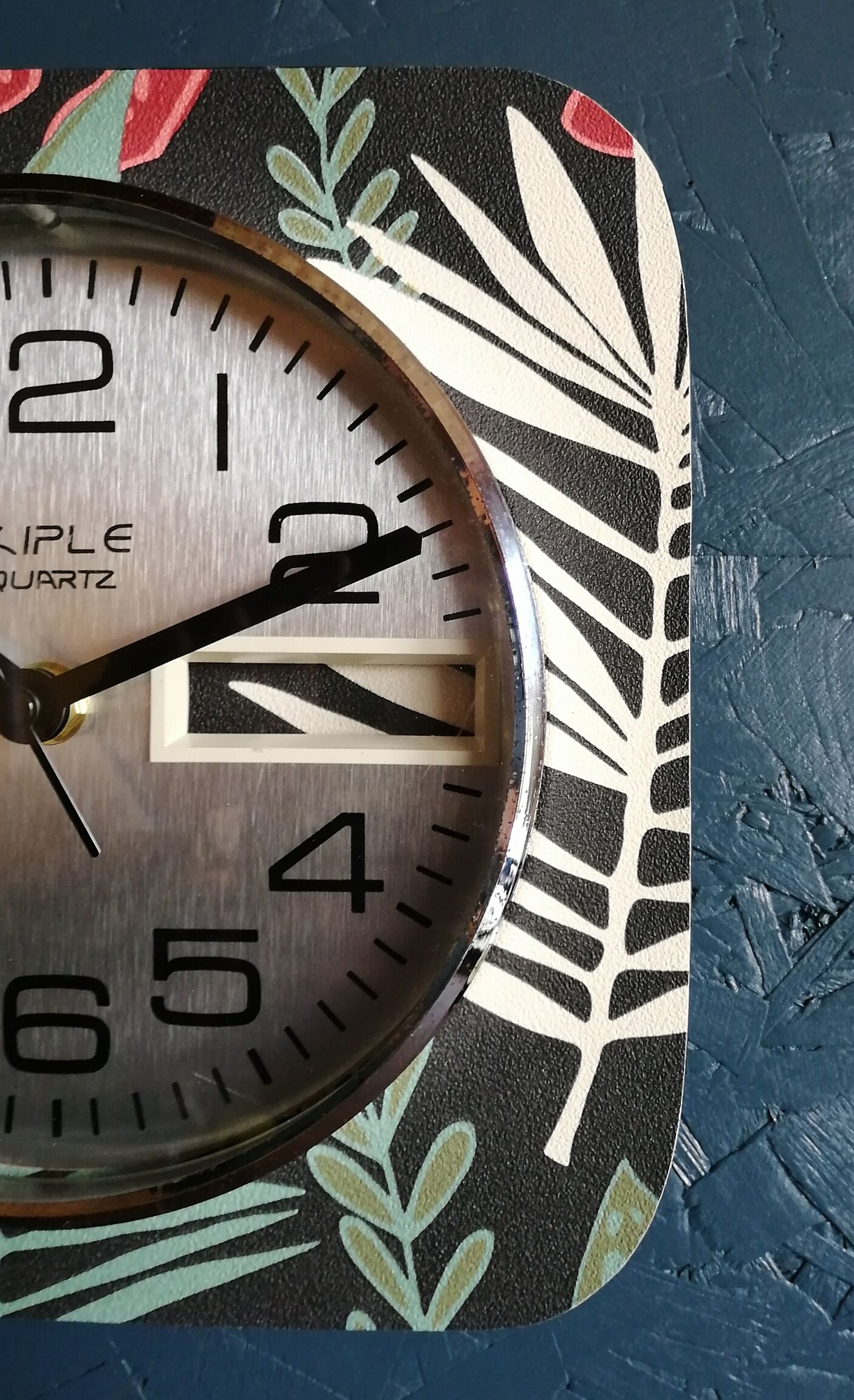 Vintage formica square silent wall clock "Kiplé black green red"