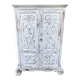 Armoire rustique en bois blanchi