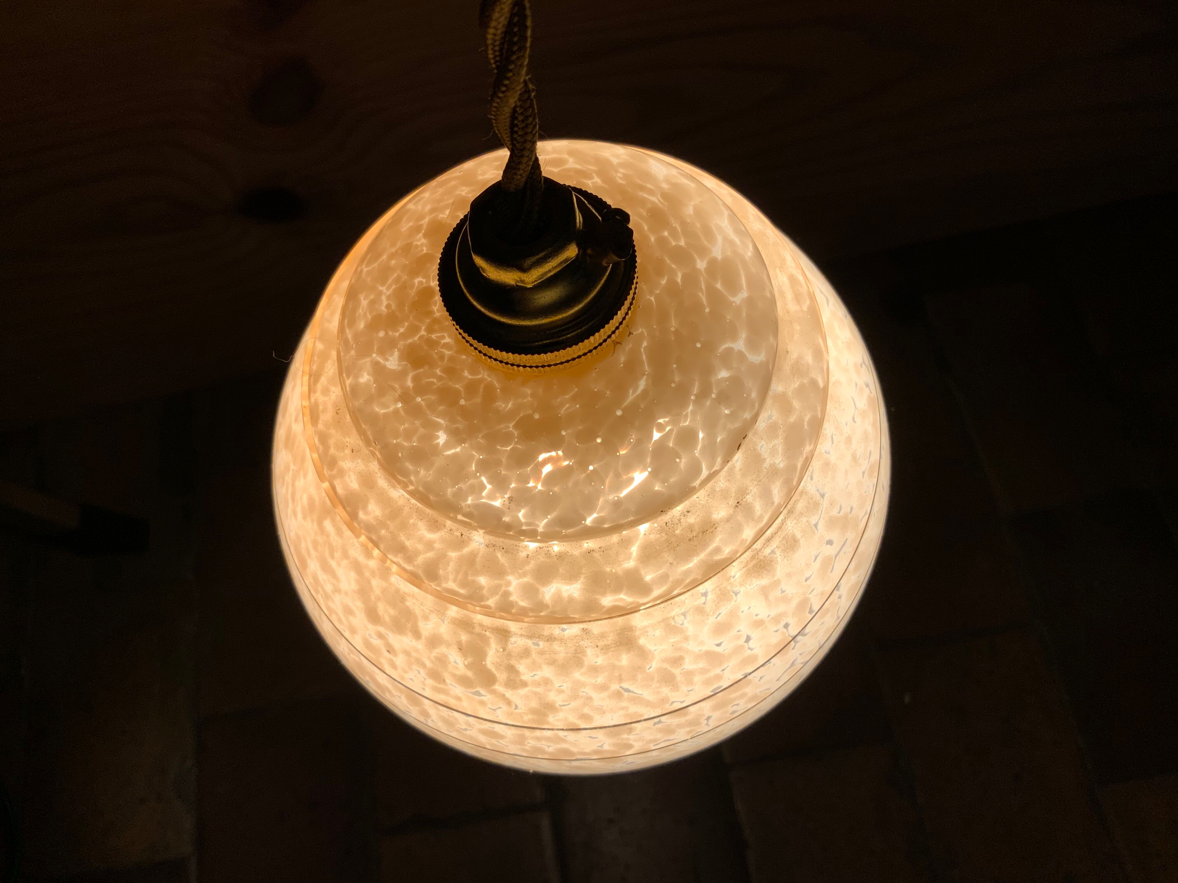 Pink opaline suspension